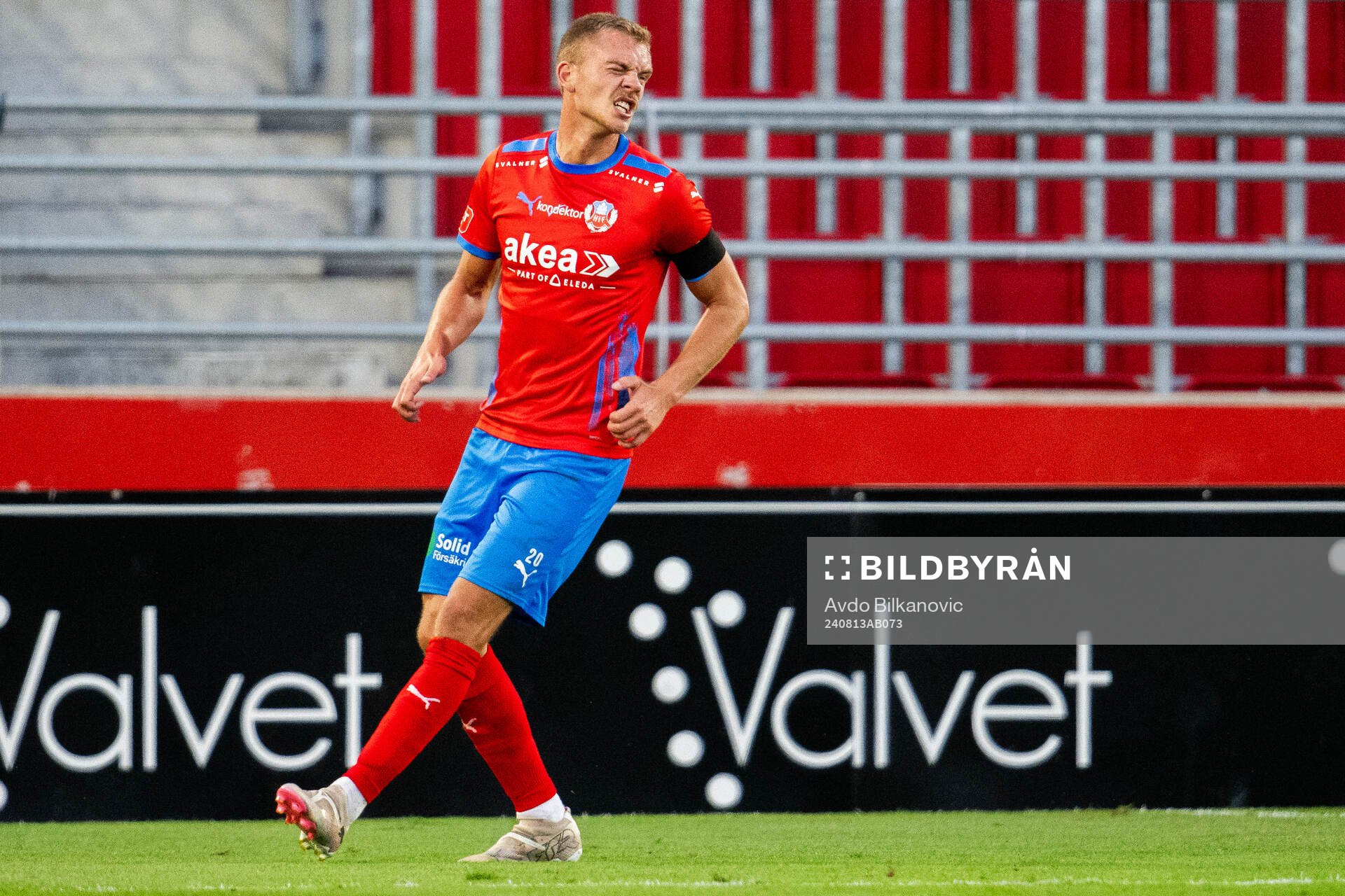 Helsingborgs Dennis Olsson har ont under fotbollsmatchen i Superettan mellan Helsingborg och Degerfors den 13 augusti 2024 i Helsingborg.