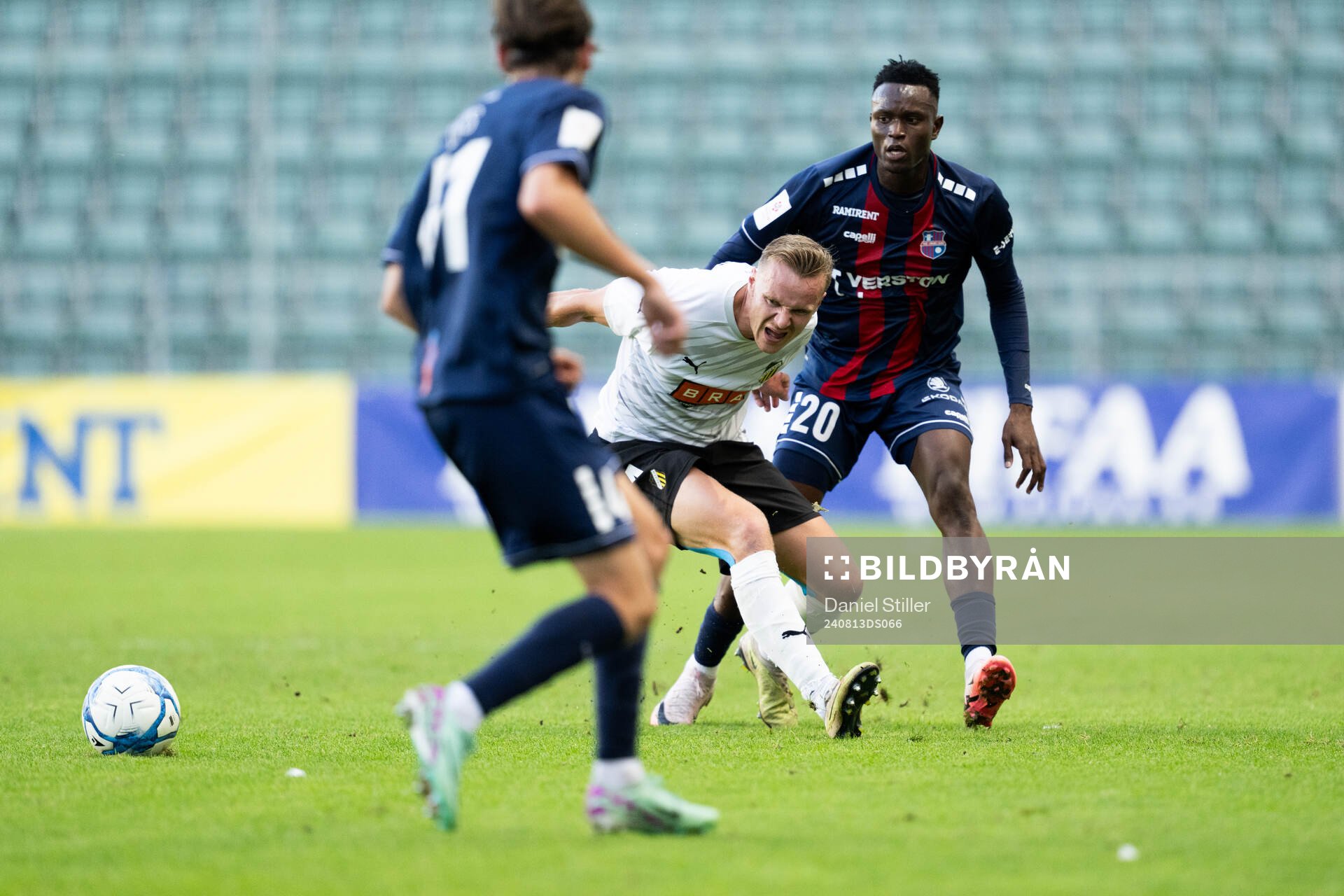 Marius Lode of Häcken and Abdoulie Ceesay of Paide