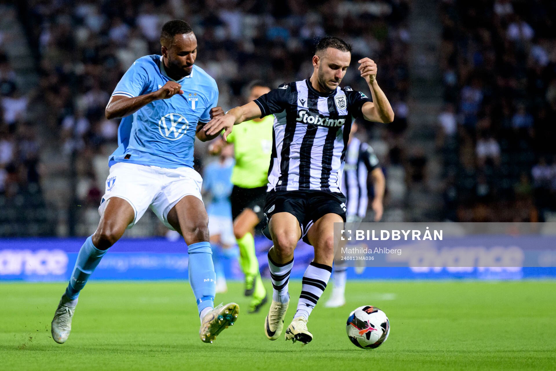 Isaac Kiese Thelin of Malmö FF and Joan Sastre of PAOK
