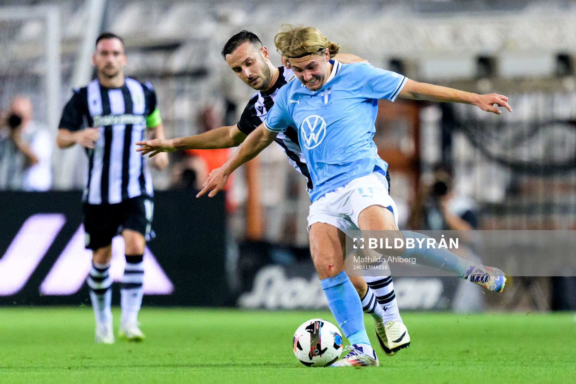 Joan Sastre of PAOK and Sebastian Nanasi of Malmö FF