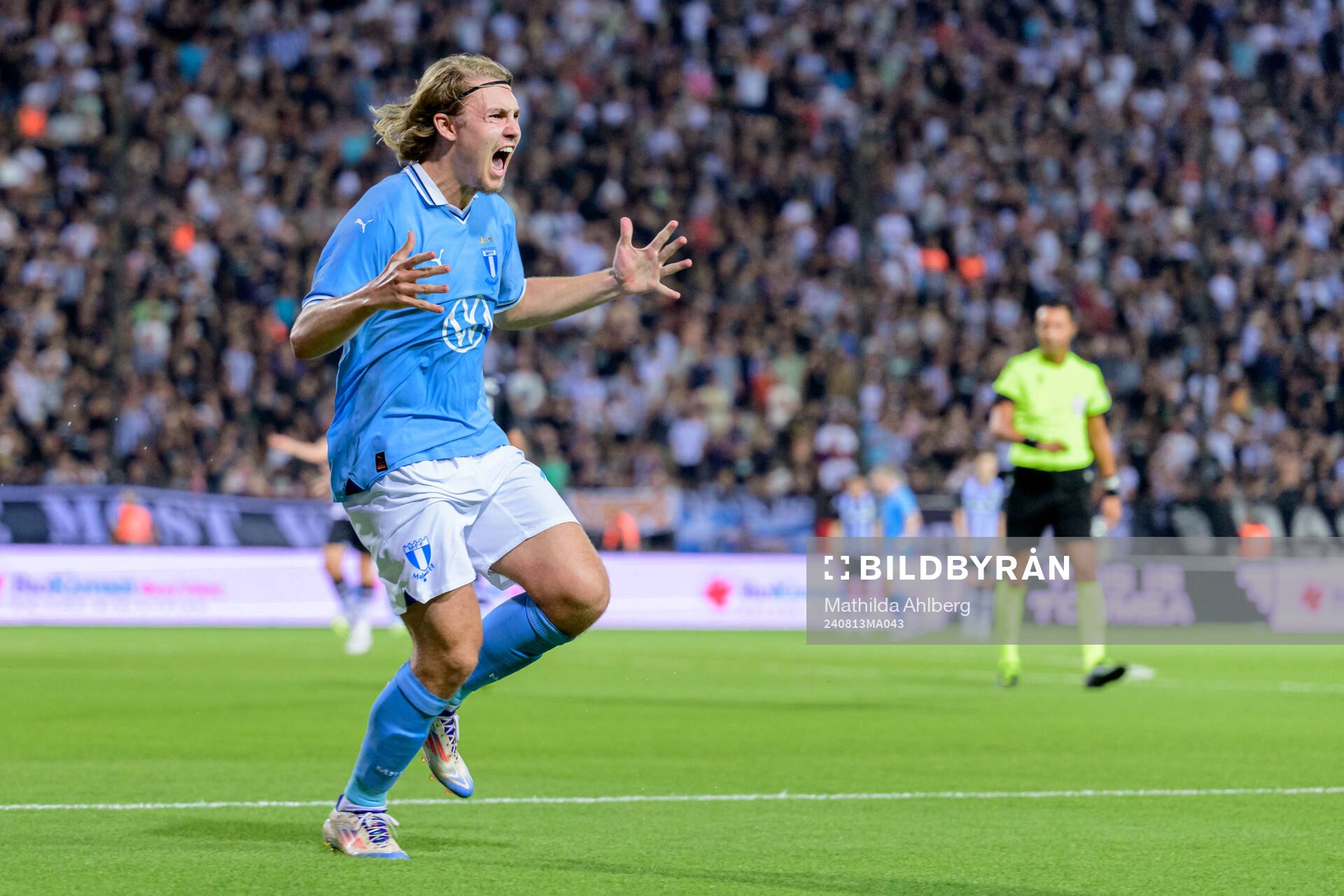 Sebastian Nanasi of Malmö FF celebrates scoring 2-2