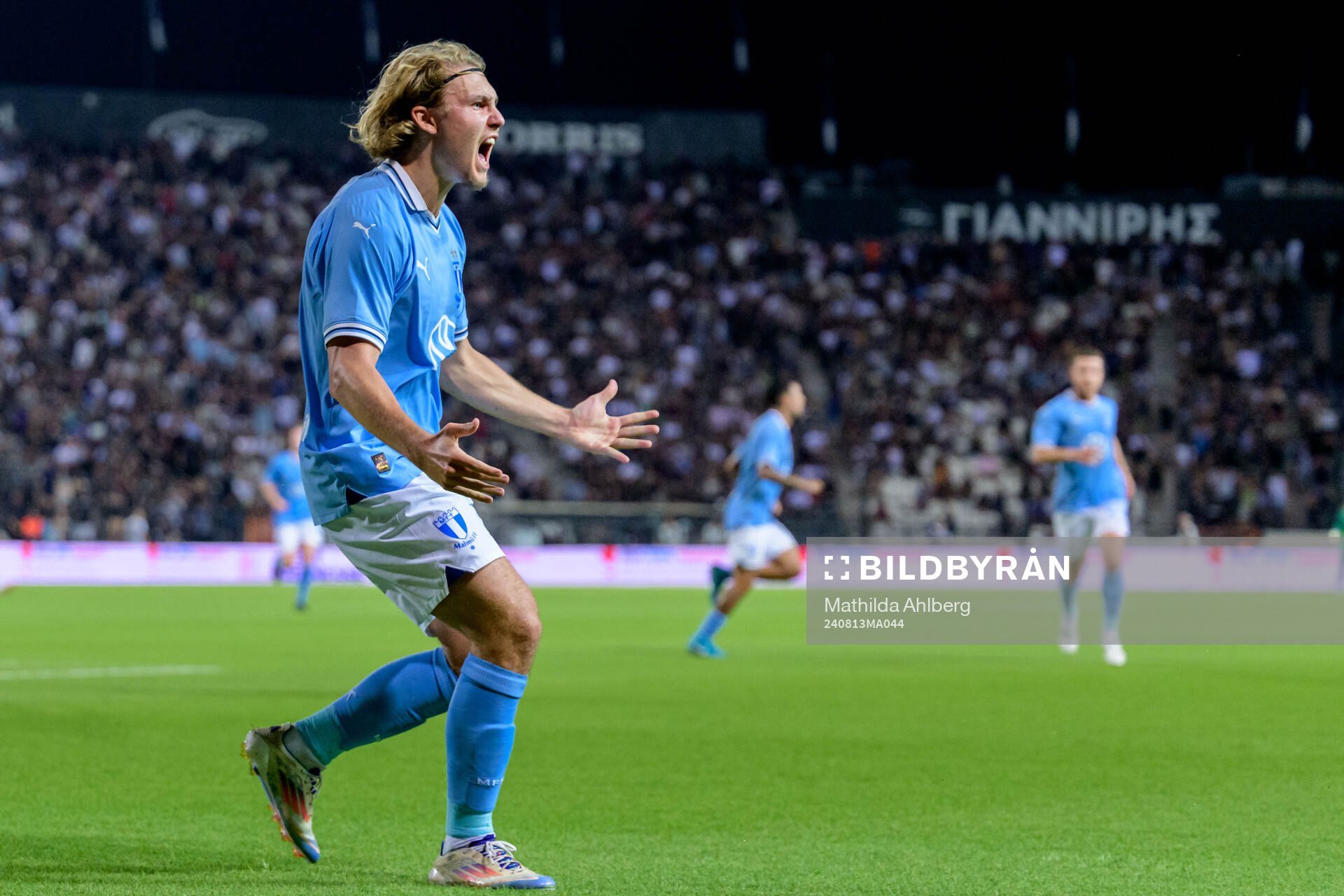 Sebastian Nanasi of Malmö FF celebrates scoring 2-2