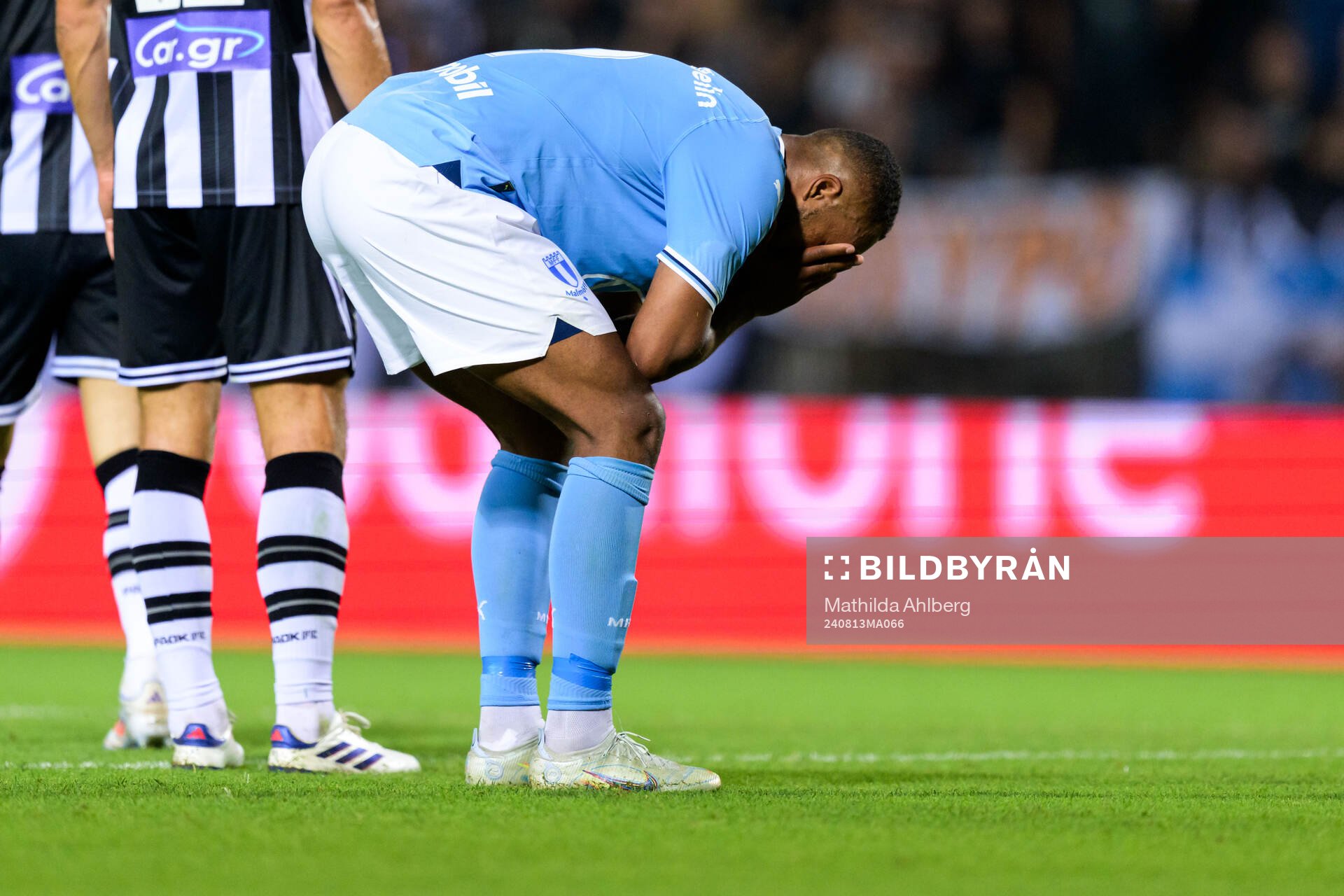 Isaac Kiese Thelin of Malmö FF looks dejected