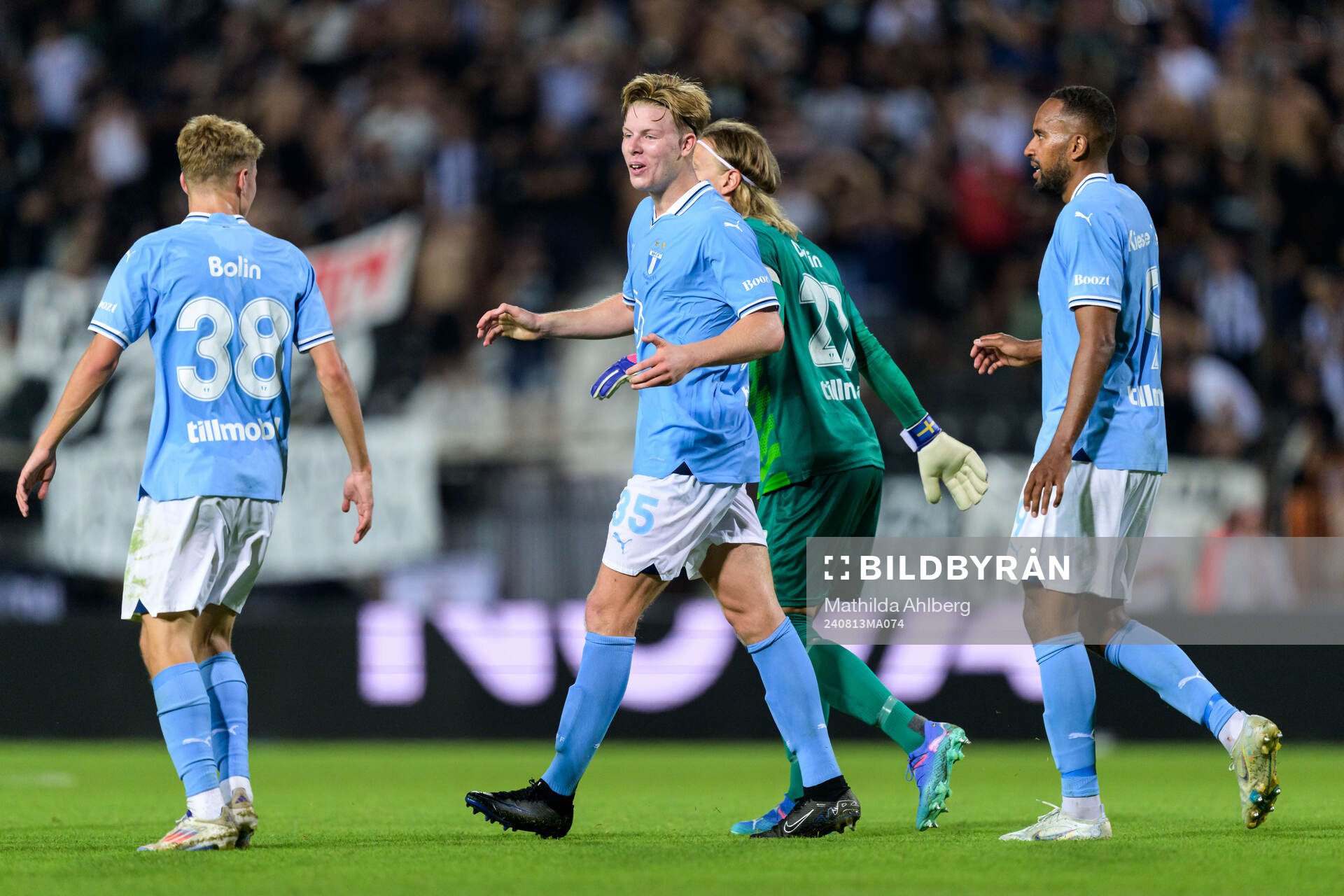 Nils Zätterström of Malmö FF celebrates with team mates