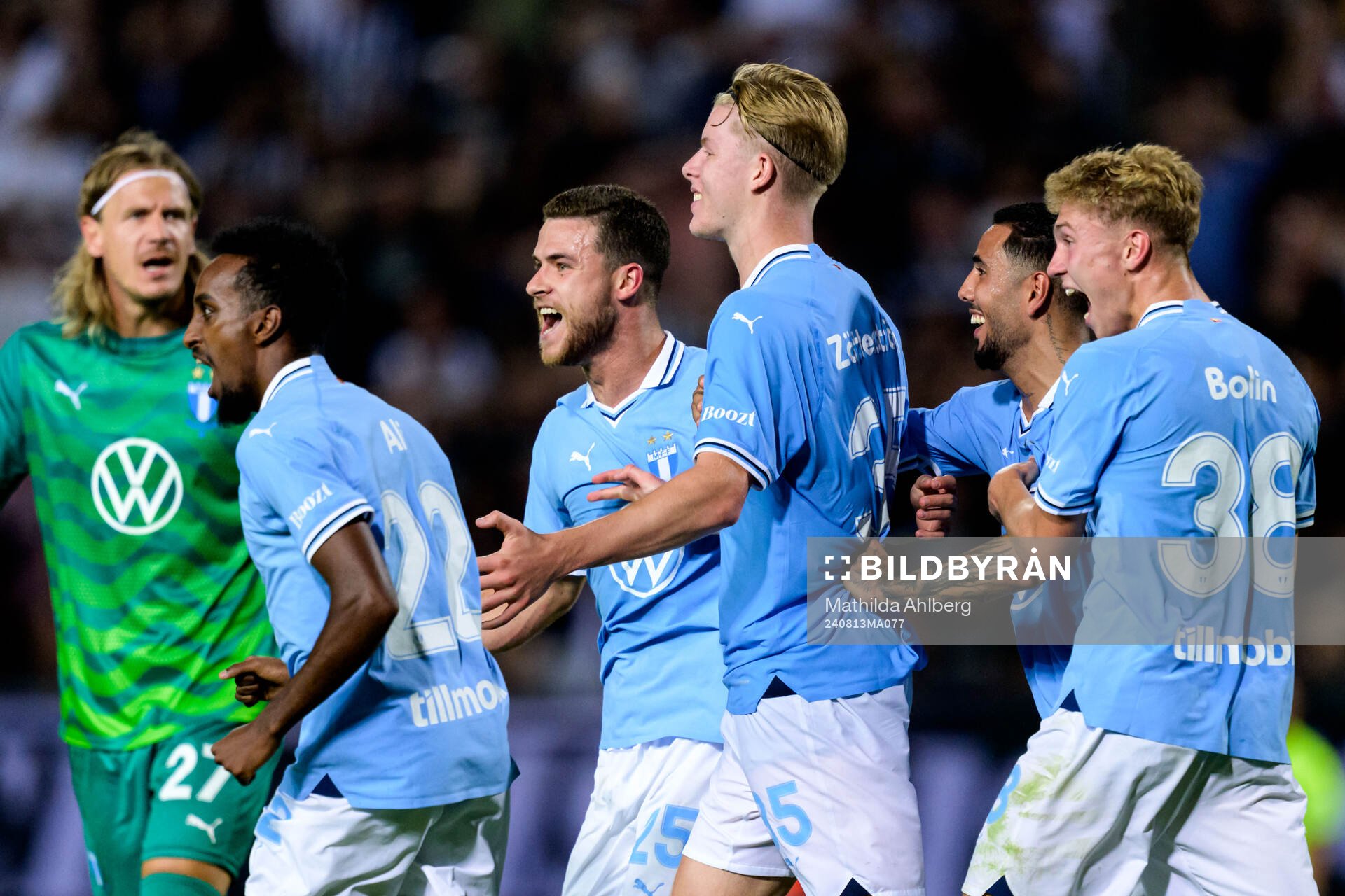 Nils Zätterström of Malmö FF celebrates with team mates