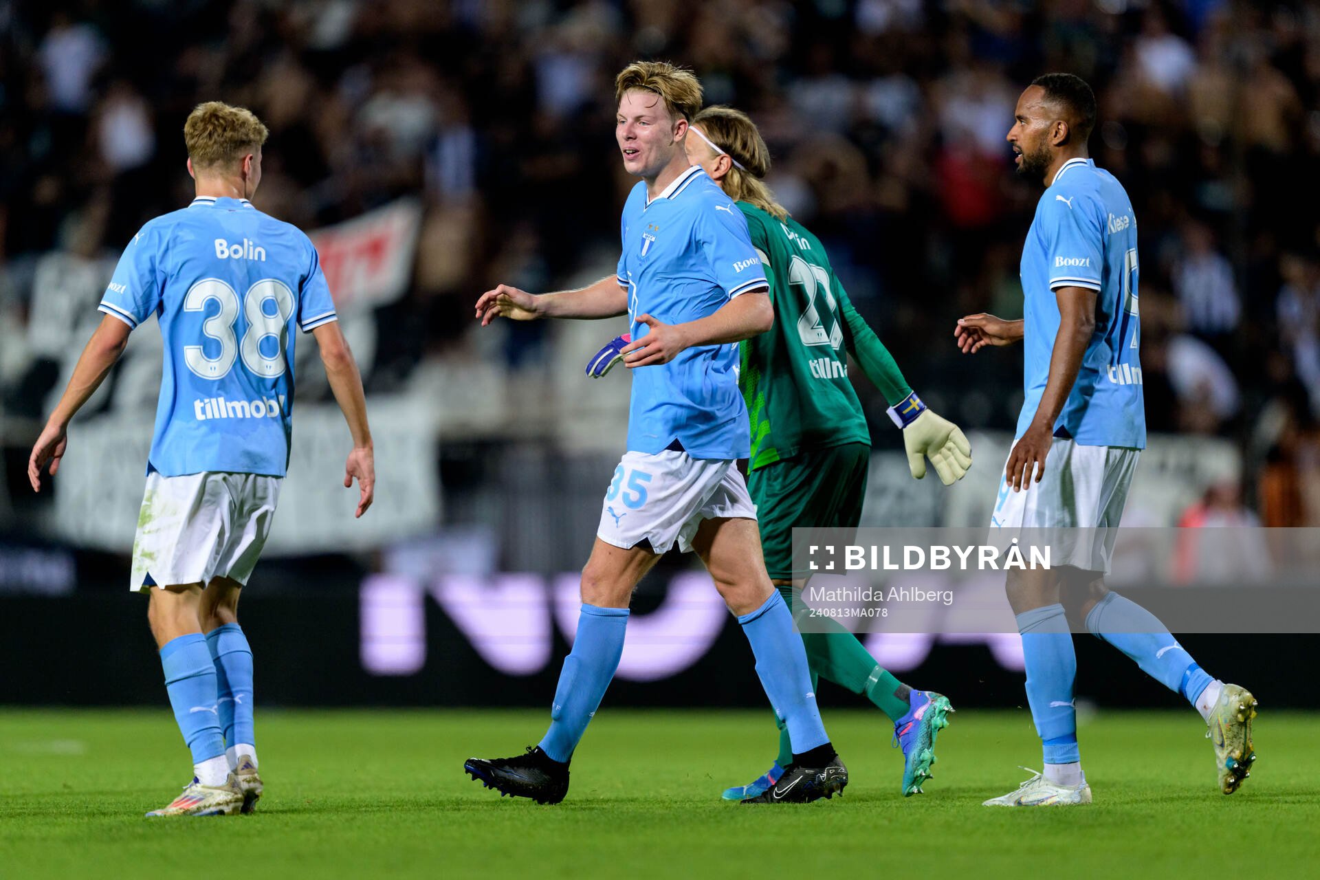 Nils Zätterström of Malmö FF celebrates with team mates