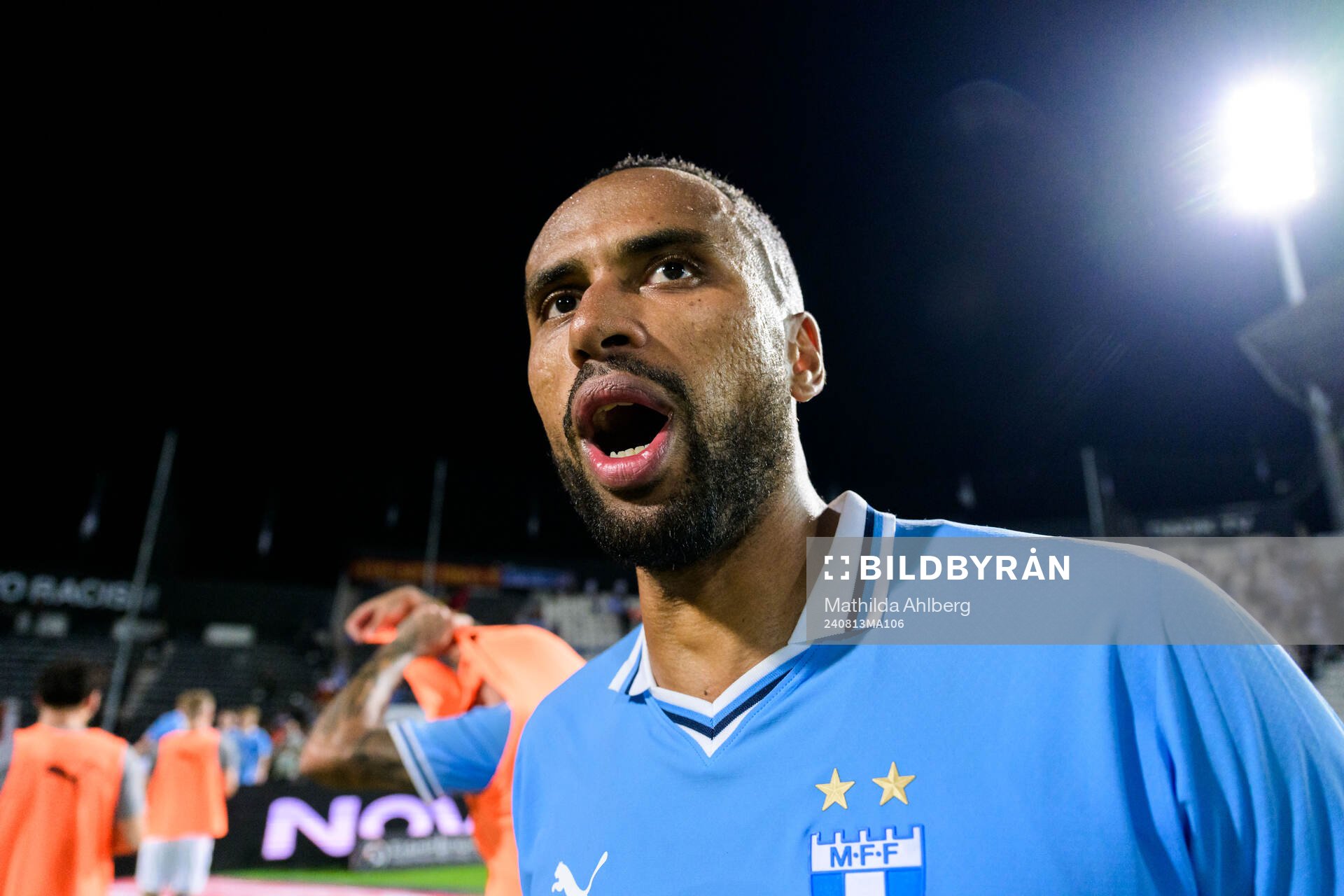 Isaac Kiese Thelin of Malmö FF celebrates