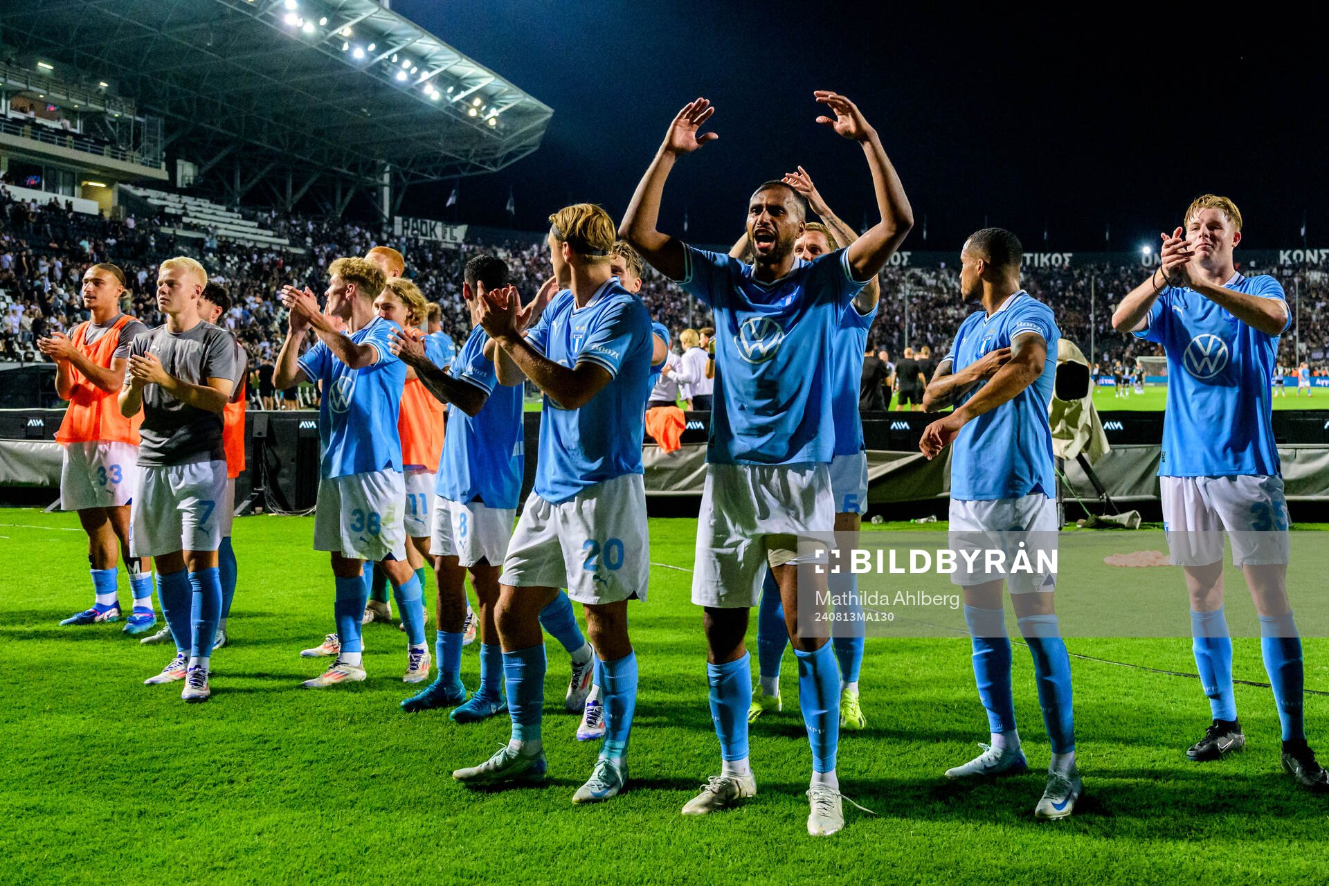 Isaac Kiese Thelin of Malmö FF celebrate