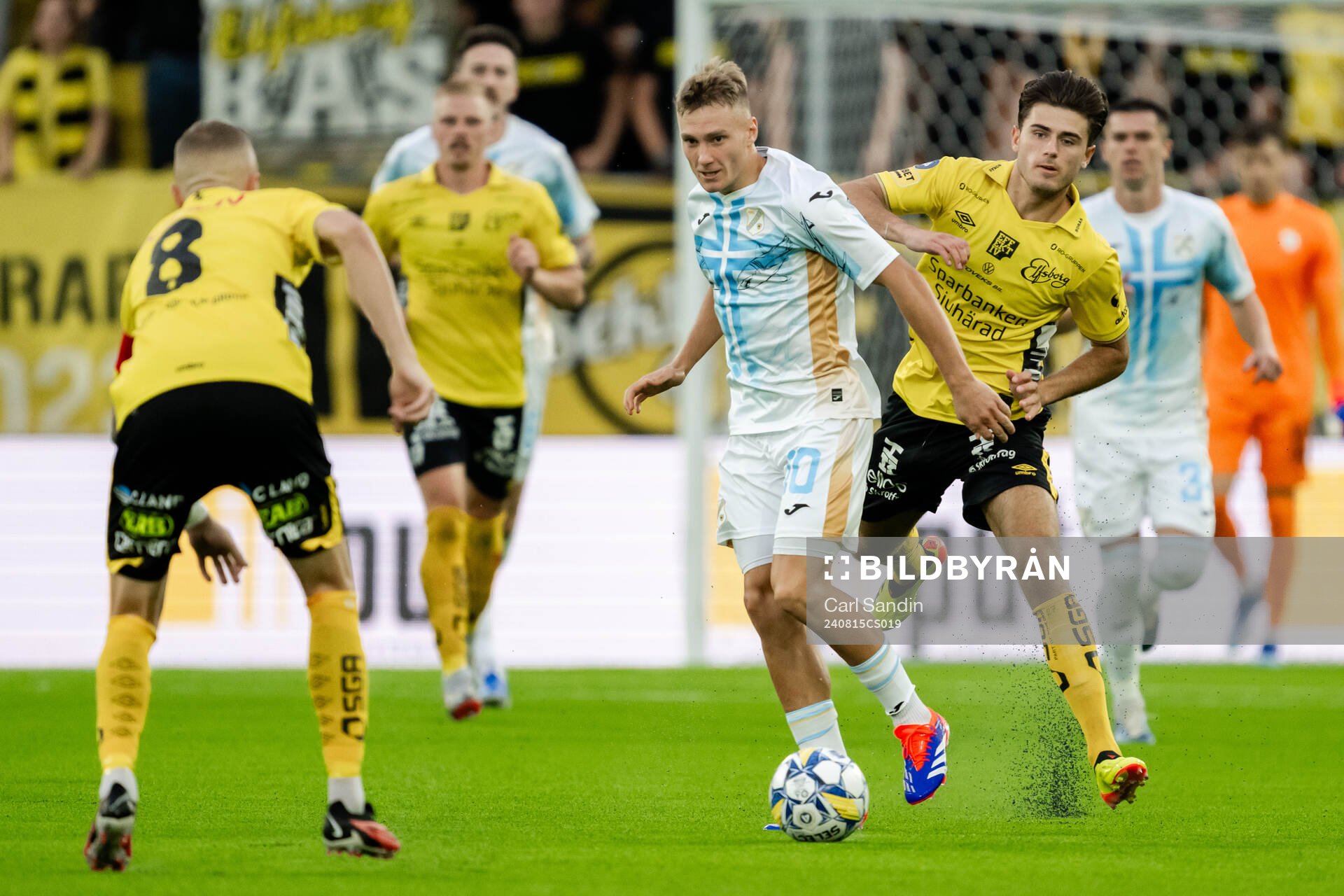 Toni Fruk of Rijeka and Besfort Zeneli of Elfsborg