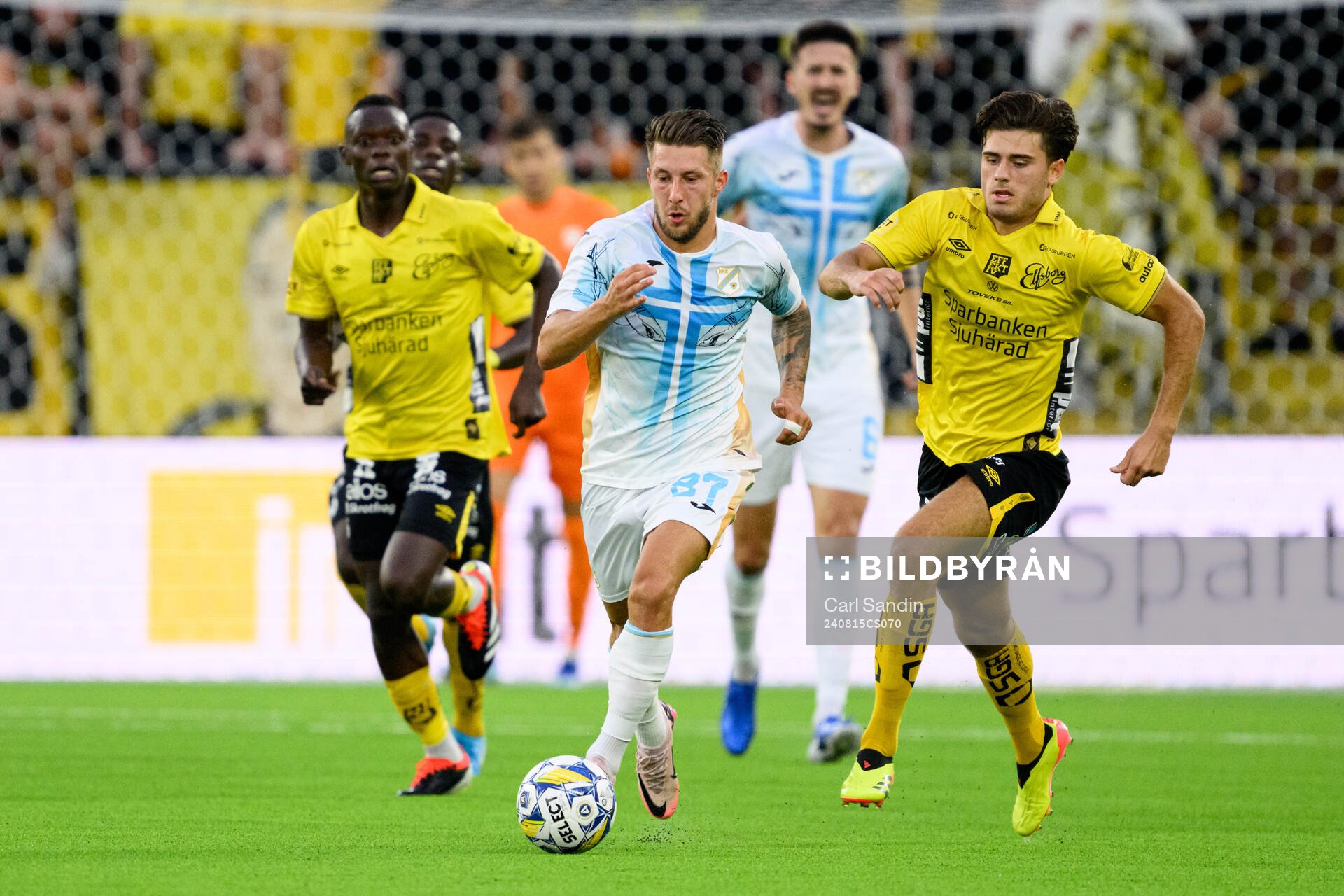 Marco Pasalic of Rijeka and Besfort Zeneli of Elfsborg