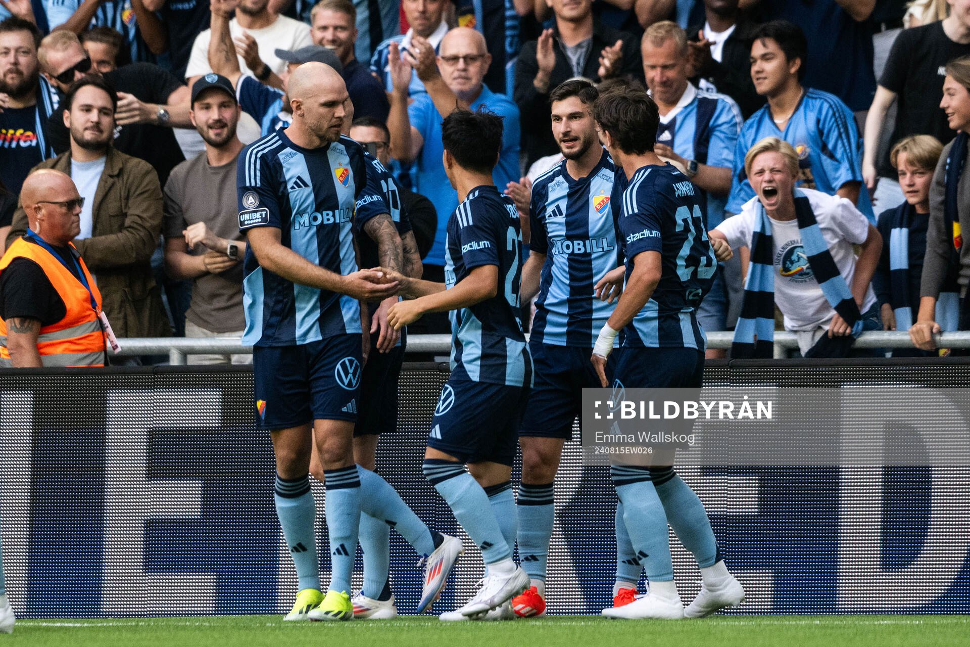 Besard Sabovic of Djurgården celebrates with team mates