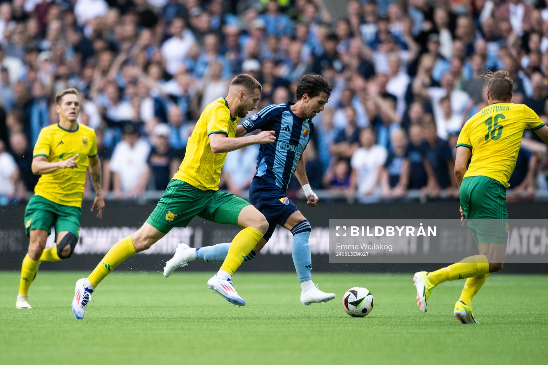 Doni Arifi of Ilves and Gustav Wikheim of Djurgården