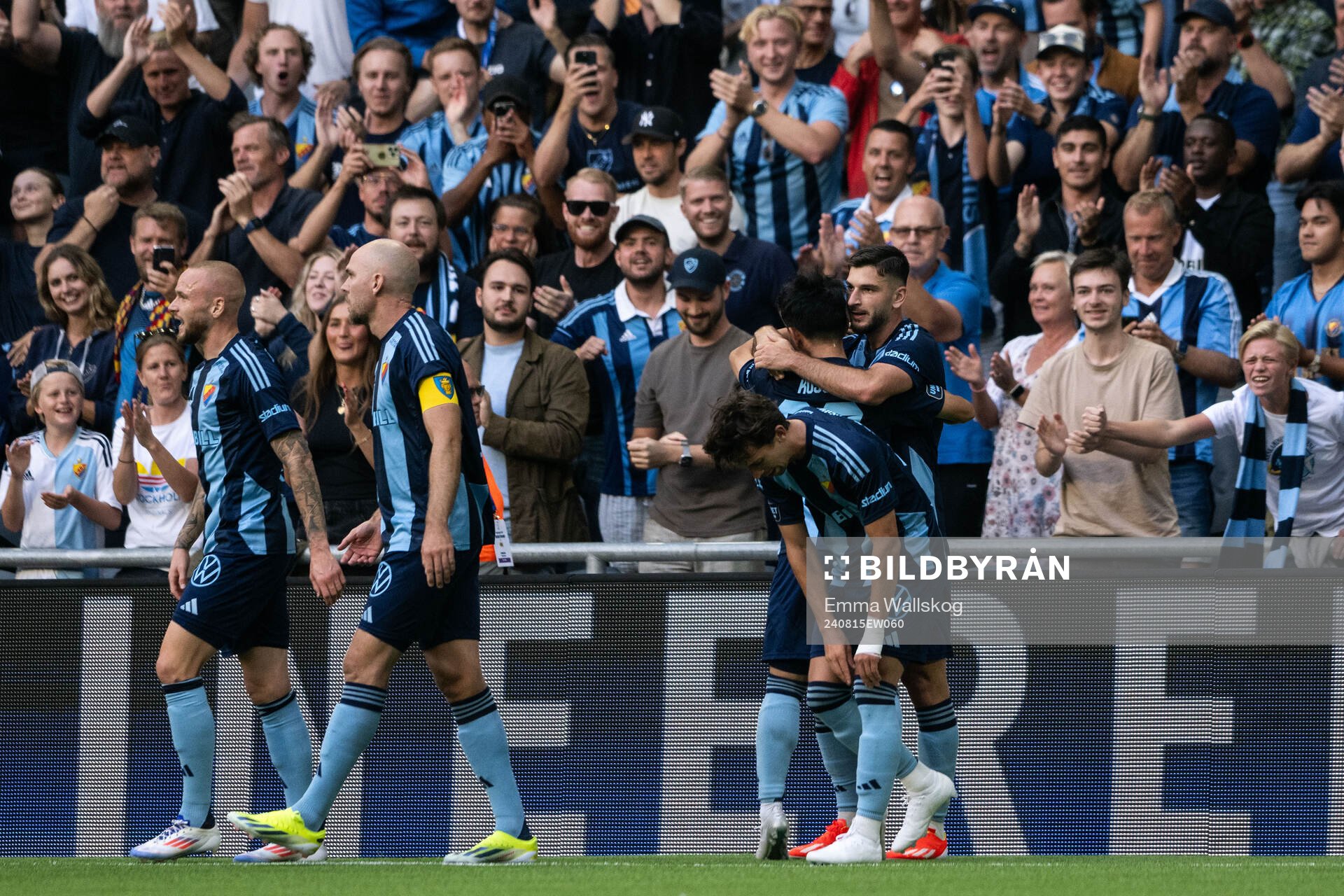 Besard Sabovic of Djurgården celebrates with team mates