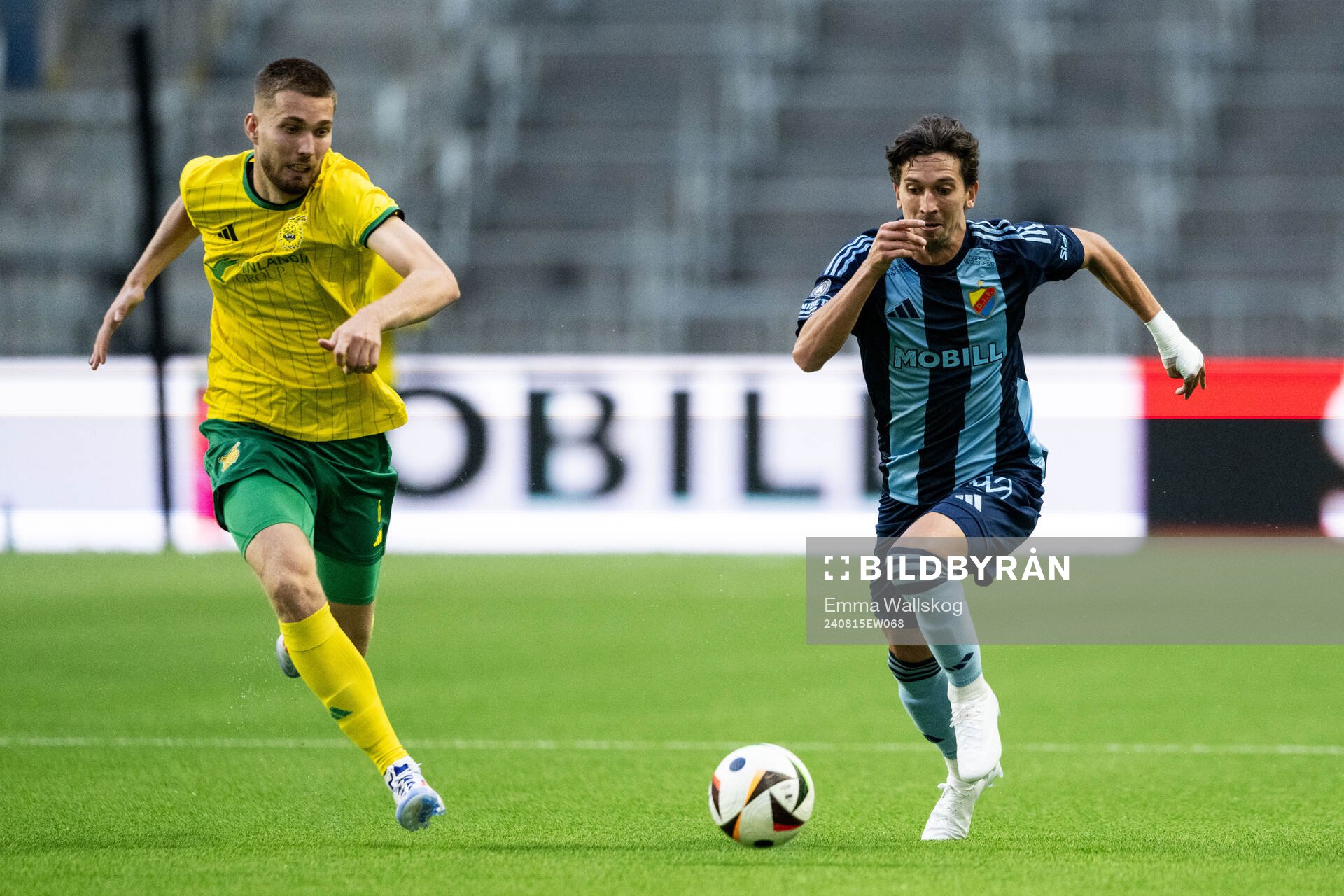 Doni Arifi of Ilves and Gustav Wikheim of Djurgården