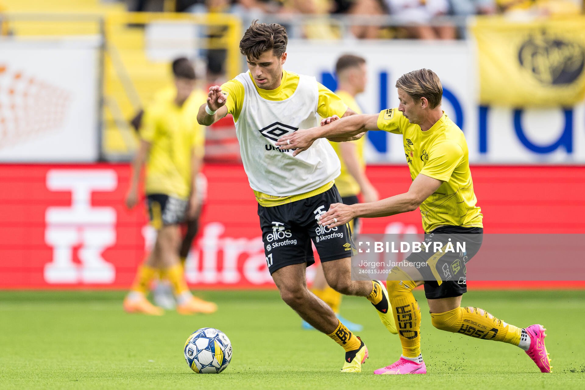 Besfort Zeneli and Simon Hedlund of Elfsborg