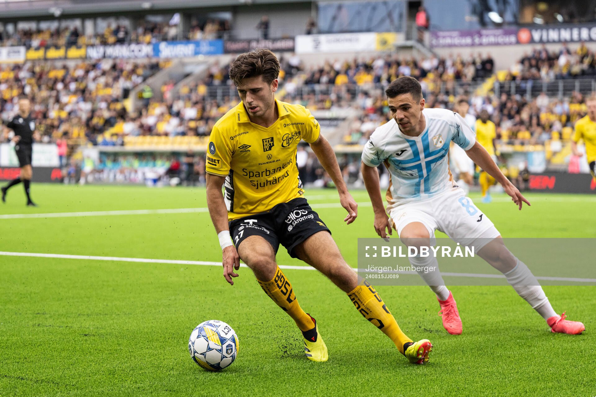 Besfort Zeneli of Elfsborg and Dejan Petrovic of Rijeka