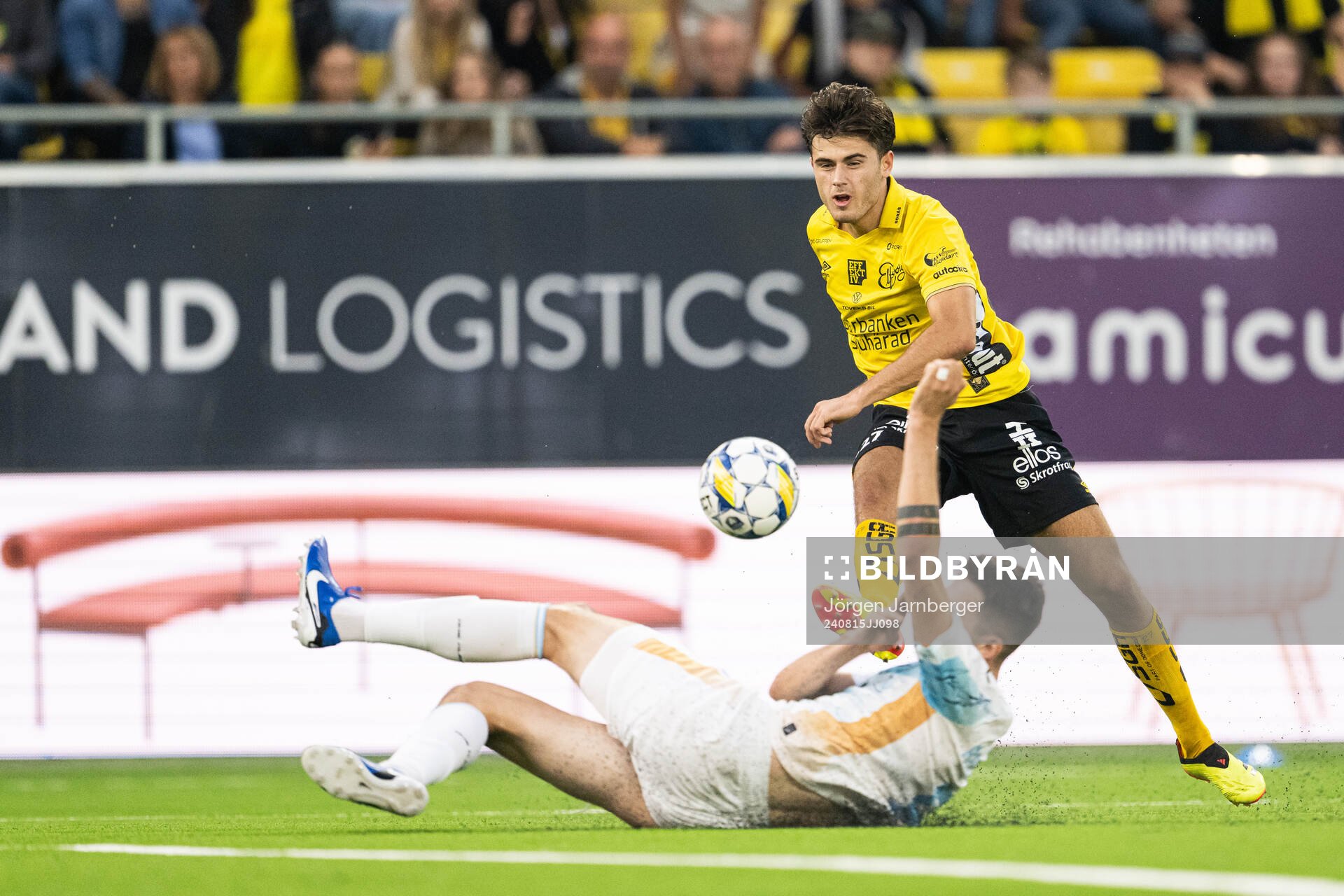 Besfort Zeneli of Elfsborg and Stjepan Radeljic of Rijeka