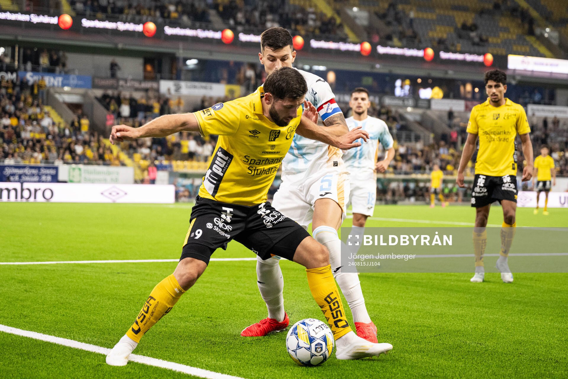 Arber Zeneli of Elfsborg and Niko Galesic of Rijeka