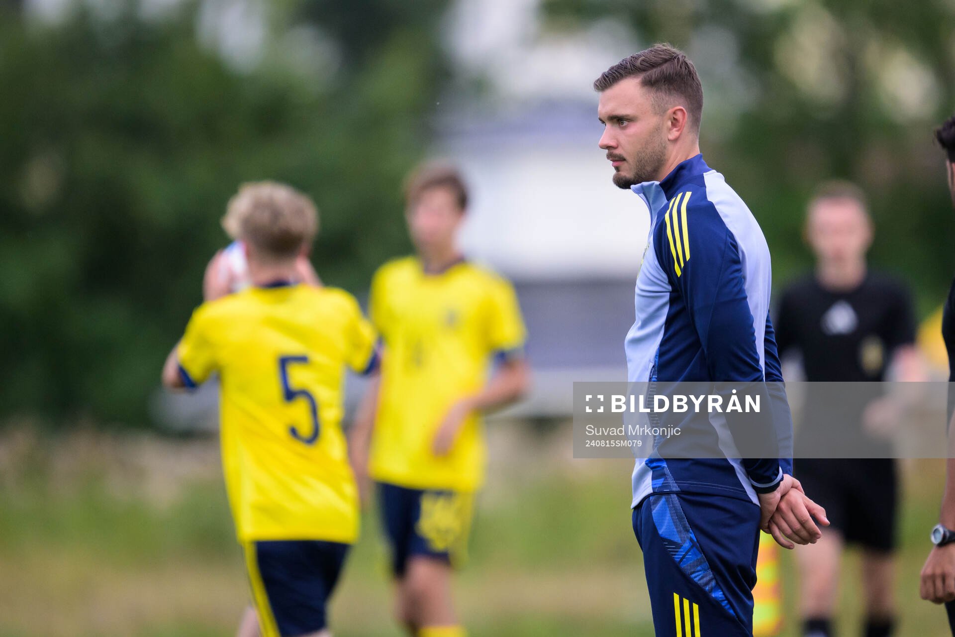 Sveriges assisterande förbundskapten assisterande Hannes Grönblad under P15 landskampen i fotboll mellan Sverige och Finland den 15 augusti 2024 i Borgholm.