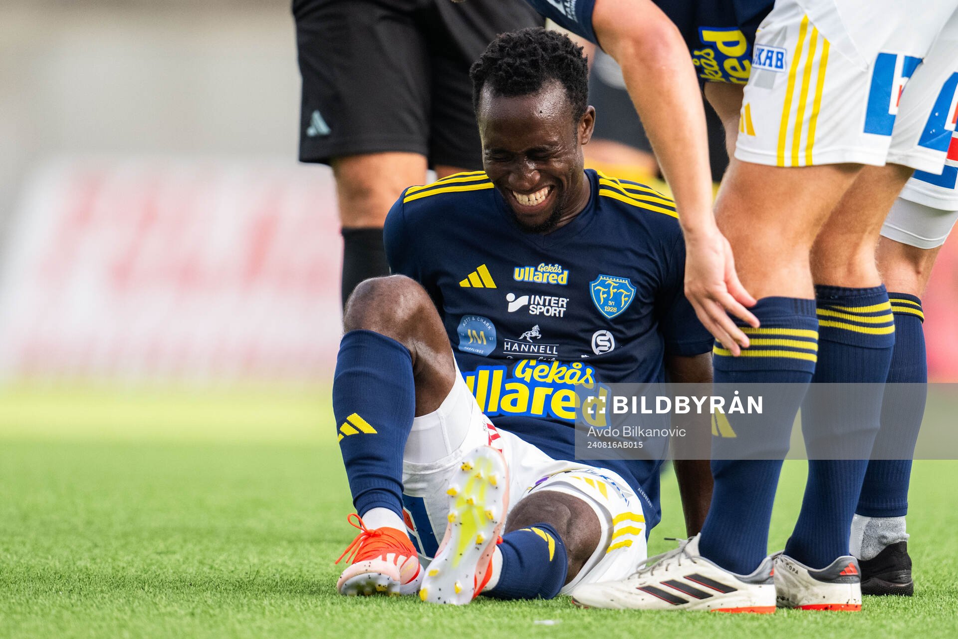 Falkenbergs FFs Wanbe Godwin Aguda har ont
