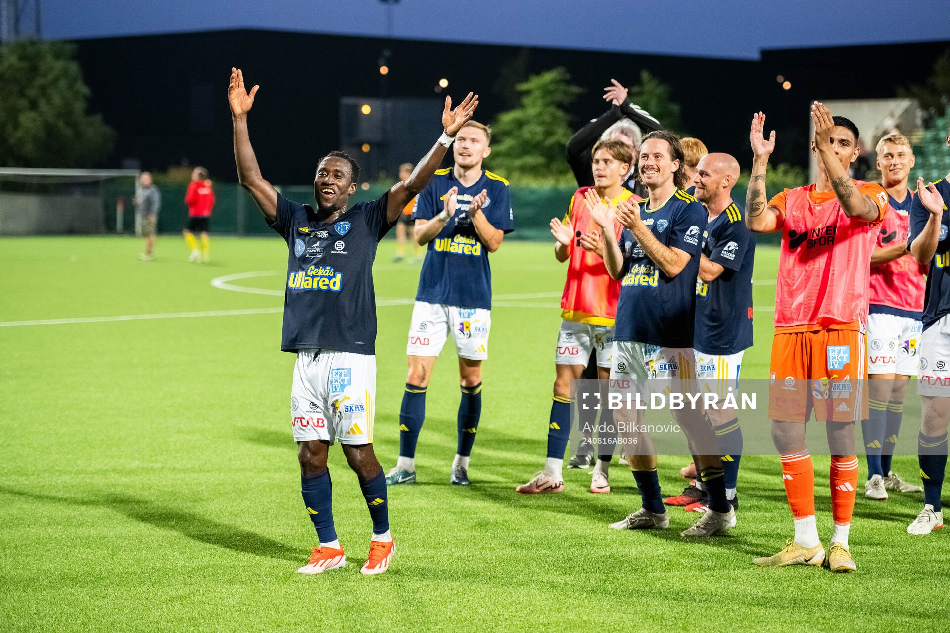 Falkenbergs FFs  spelare jublar