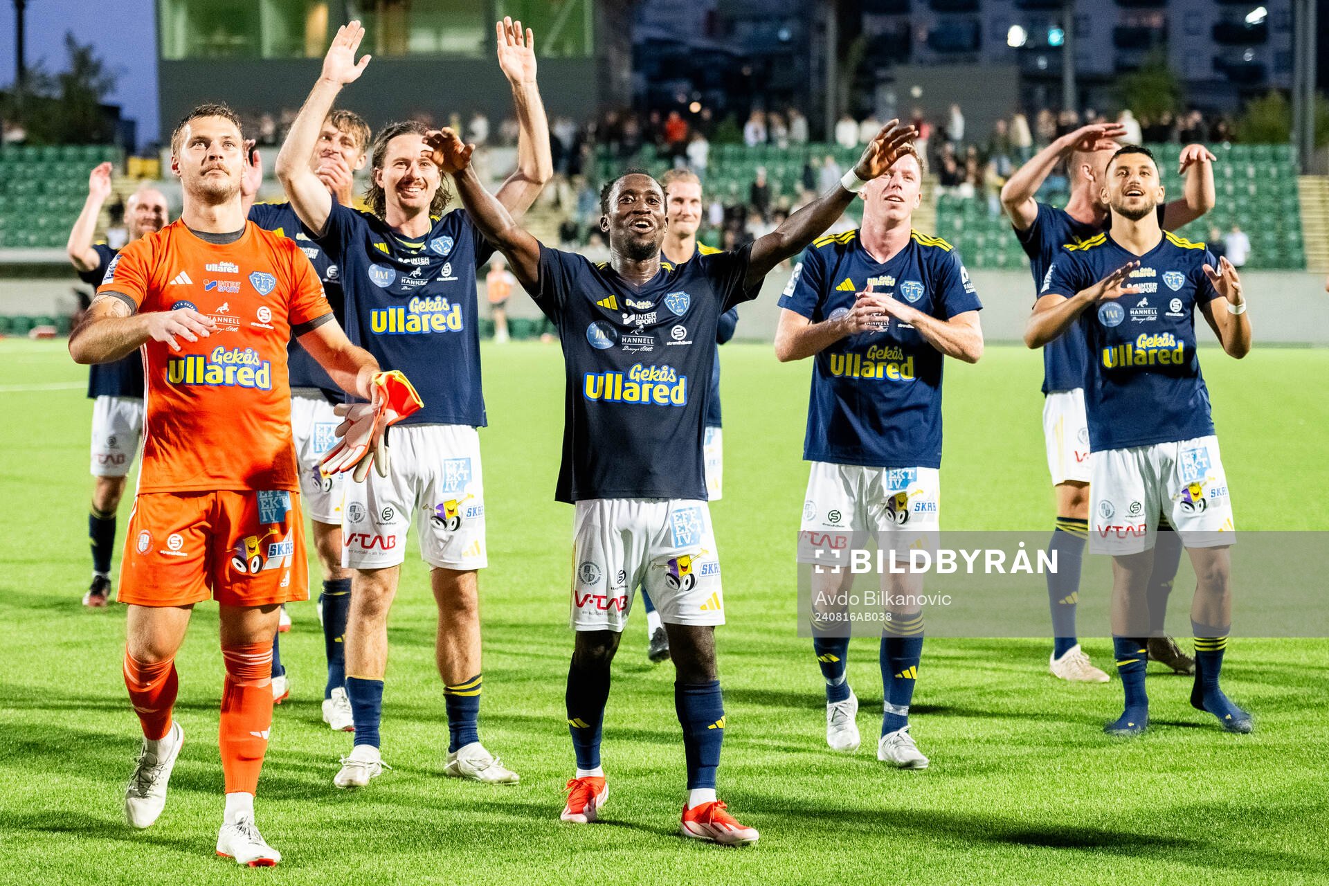 Falkenbergs FFs  spelare jublar