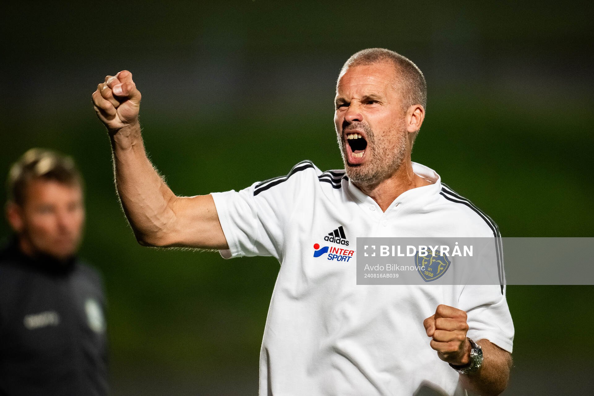 Falkenbergs FFs tränare Christoffer Andersson jublar