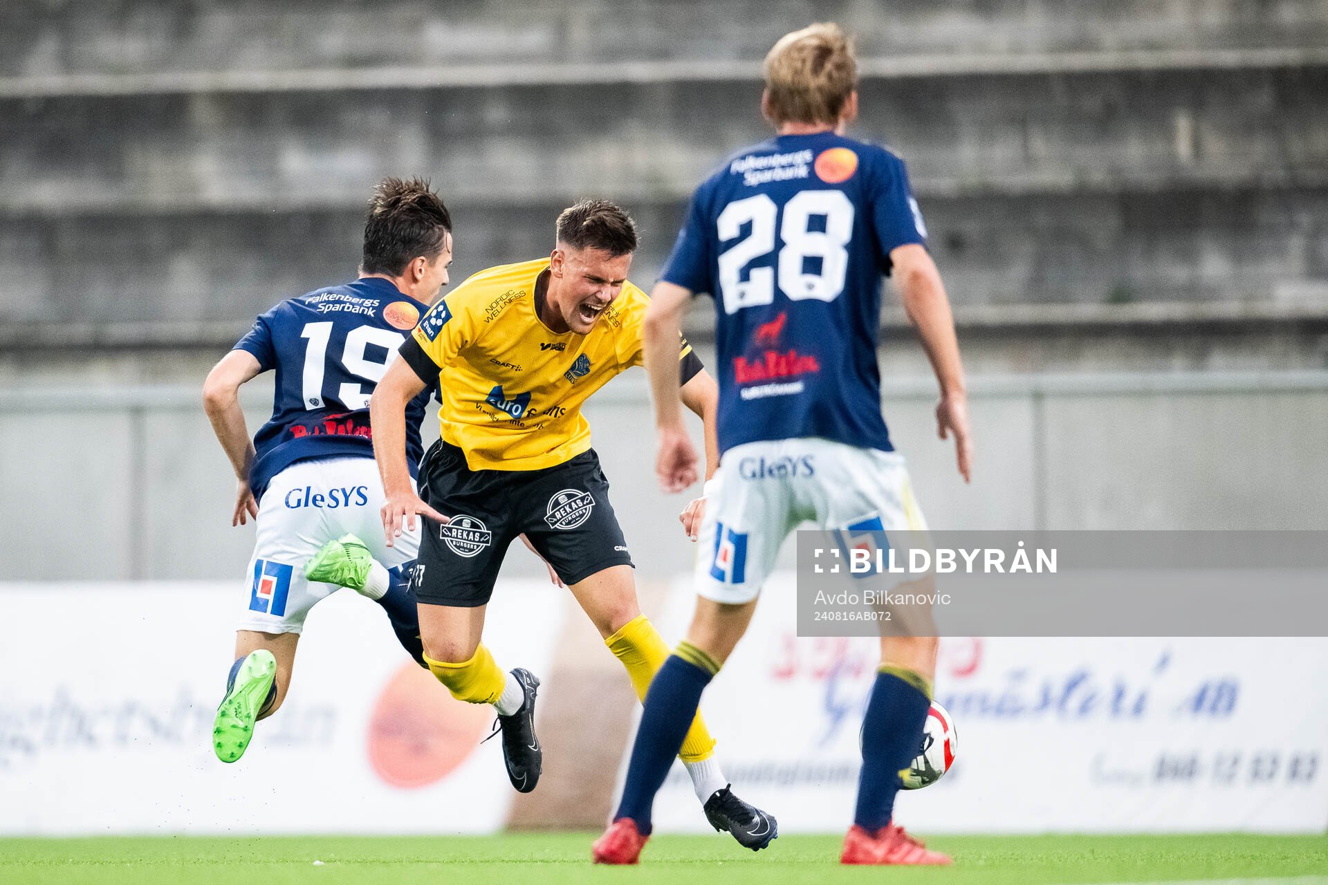 Lund BKs Sebastian Tipura och Falkenbergs FFs Oskar Lindberg