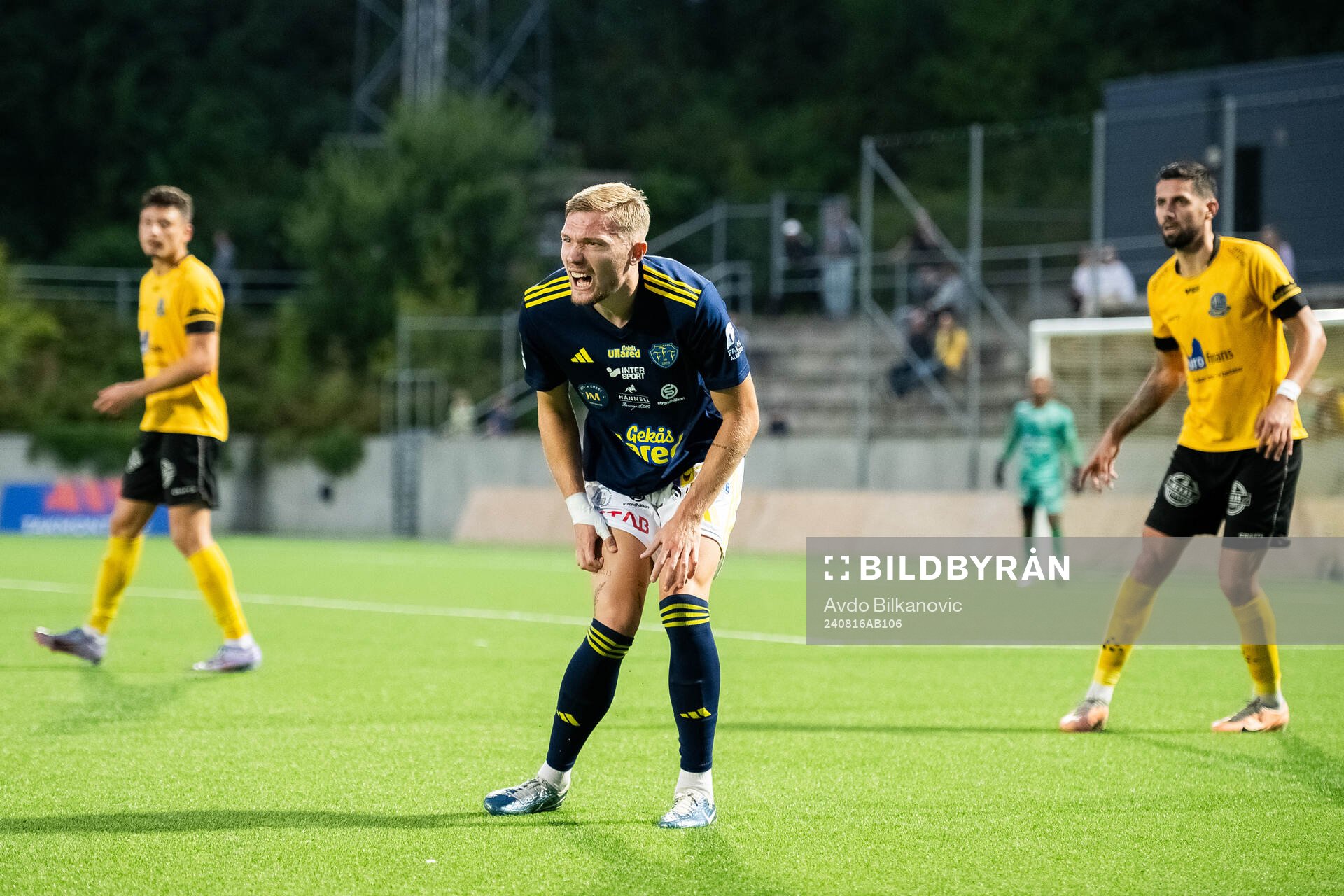Falkenbergs FFs Hugo Tilly har ont