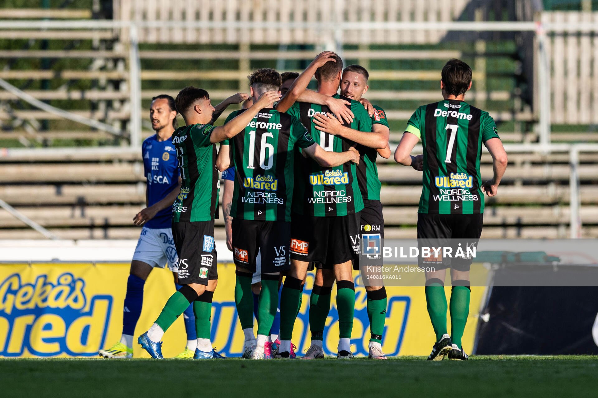 Varbergs Niklas Dahlström jublar med lagkamrater