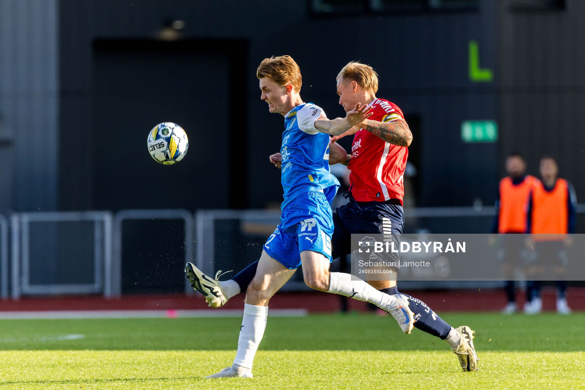IK Oddevolds Julius Johansson och Utsiktens Jesper Brandt