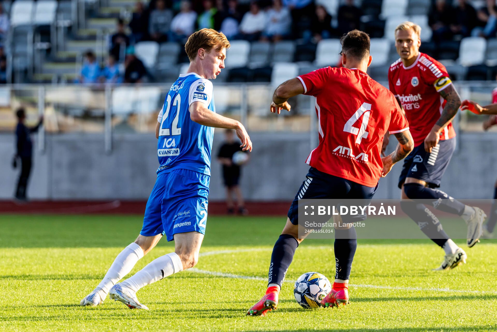 IK Oddevolds Julius Johansson under fotbollsmatchen i Superettan mellan IK Oddevold och Utsikten den 16 augusti 2024 i Uddevalla. 