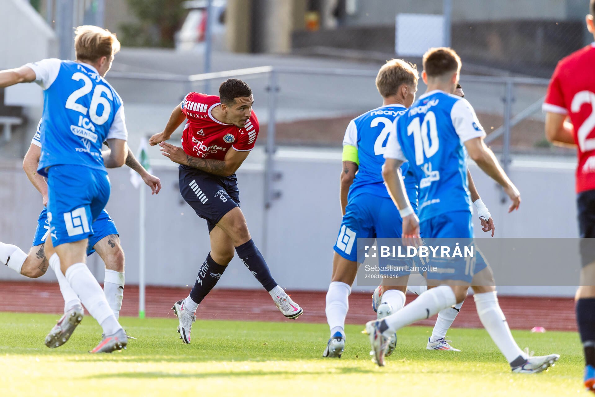 Utsiktens Lucas Lima skjuter