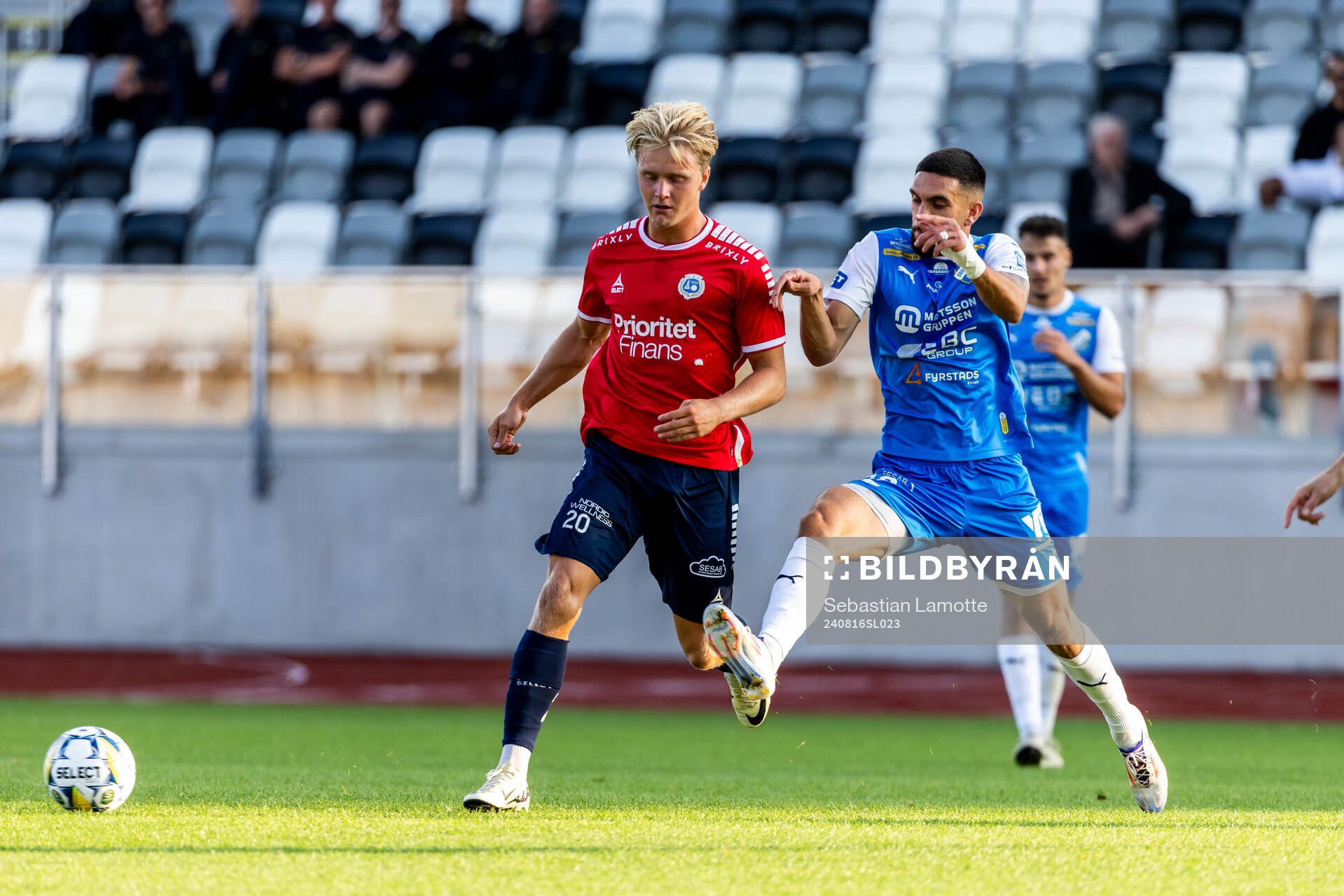 Utsiktens Sebastian Lagerlund och IK Oddevolds Daniel Krezic