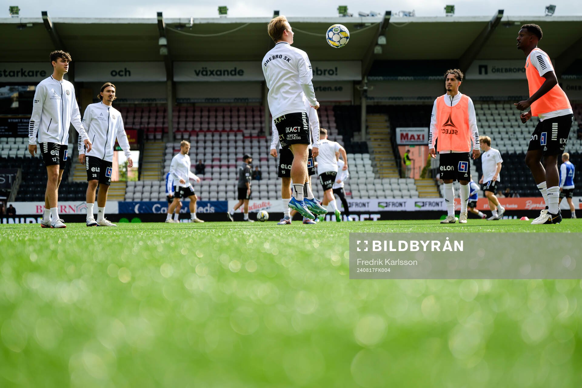 Örebros spelare värmer upp