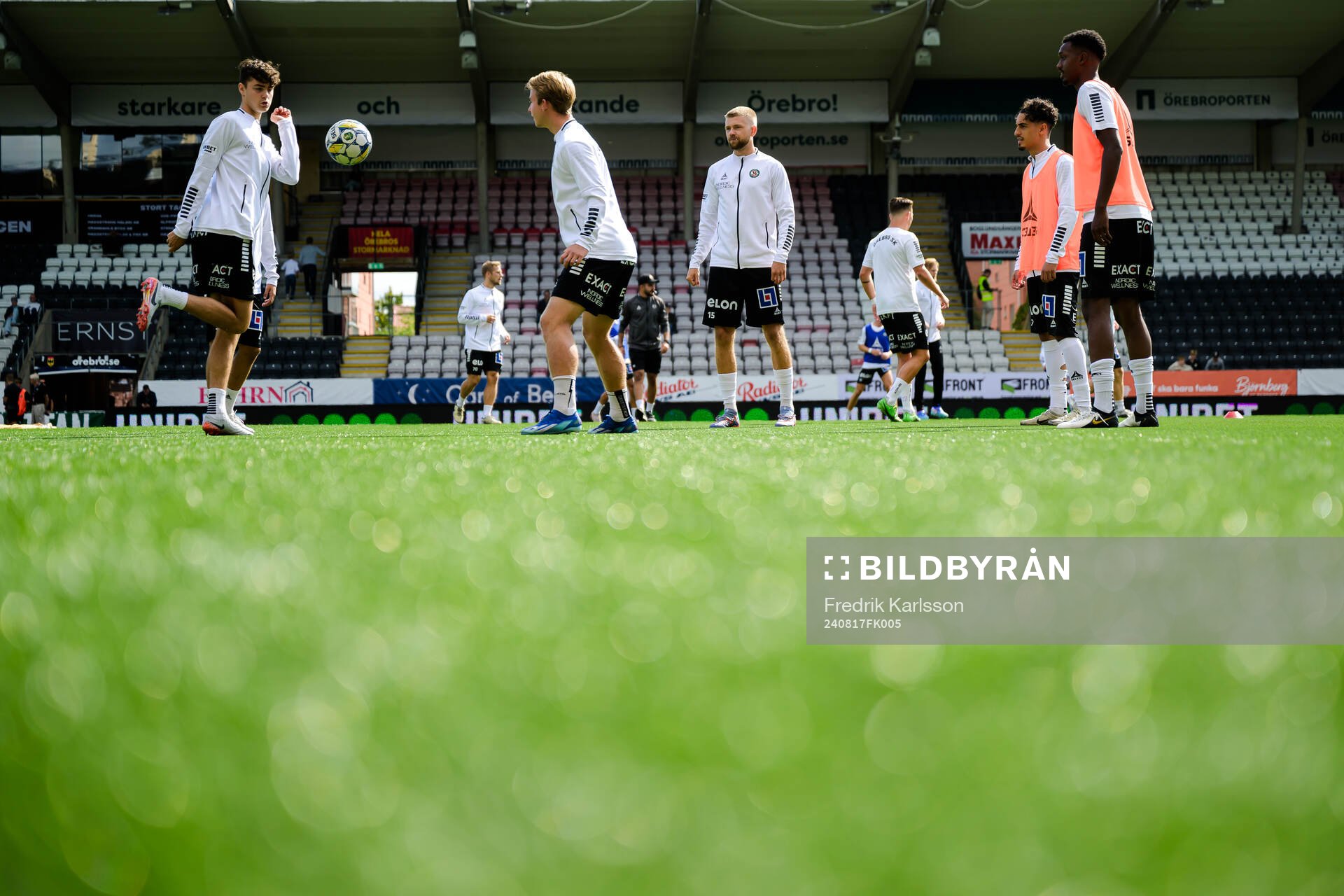 Örebros spelare värmer upp