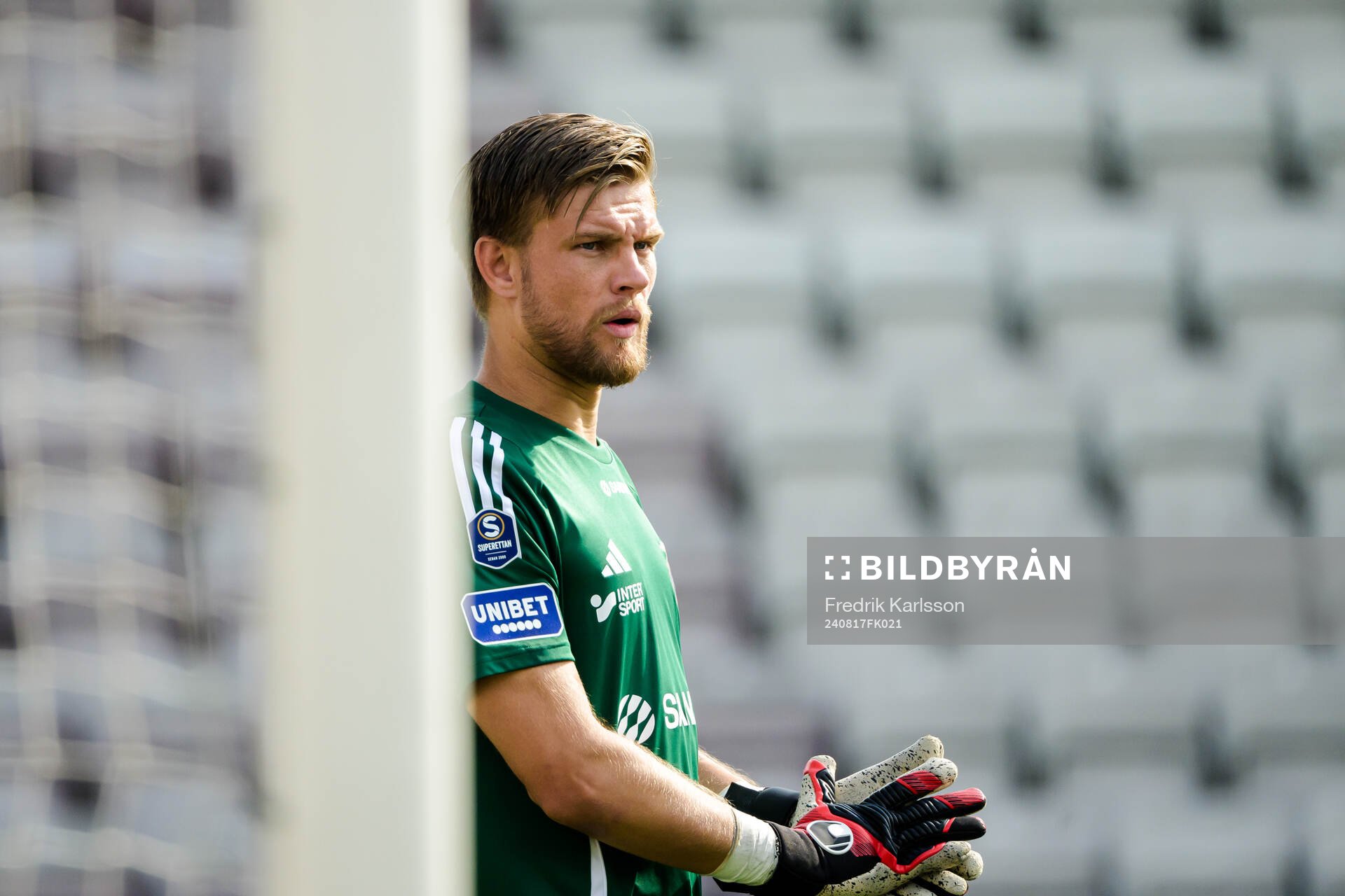Gefles målvakt Oscar Jonsson deppar