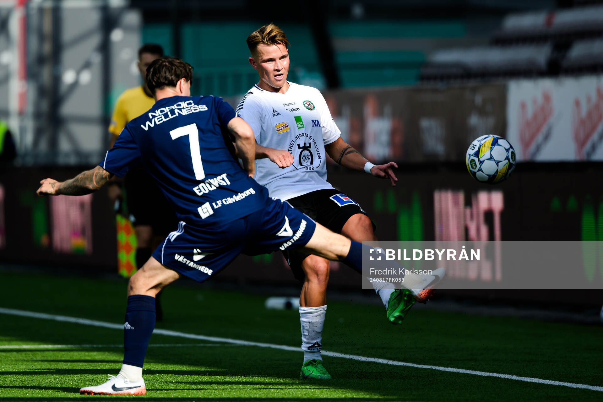 Gefles Adrian Edqvist och Örebros Tobias Björnstad under fotbollsmatchen i Superettan mellan Örebro och Gefle den 17 augusti 2024 i Örebro. 
