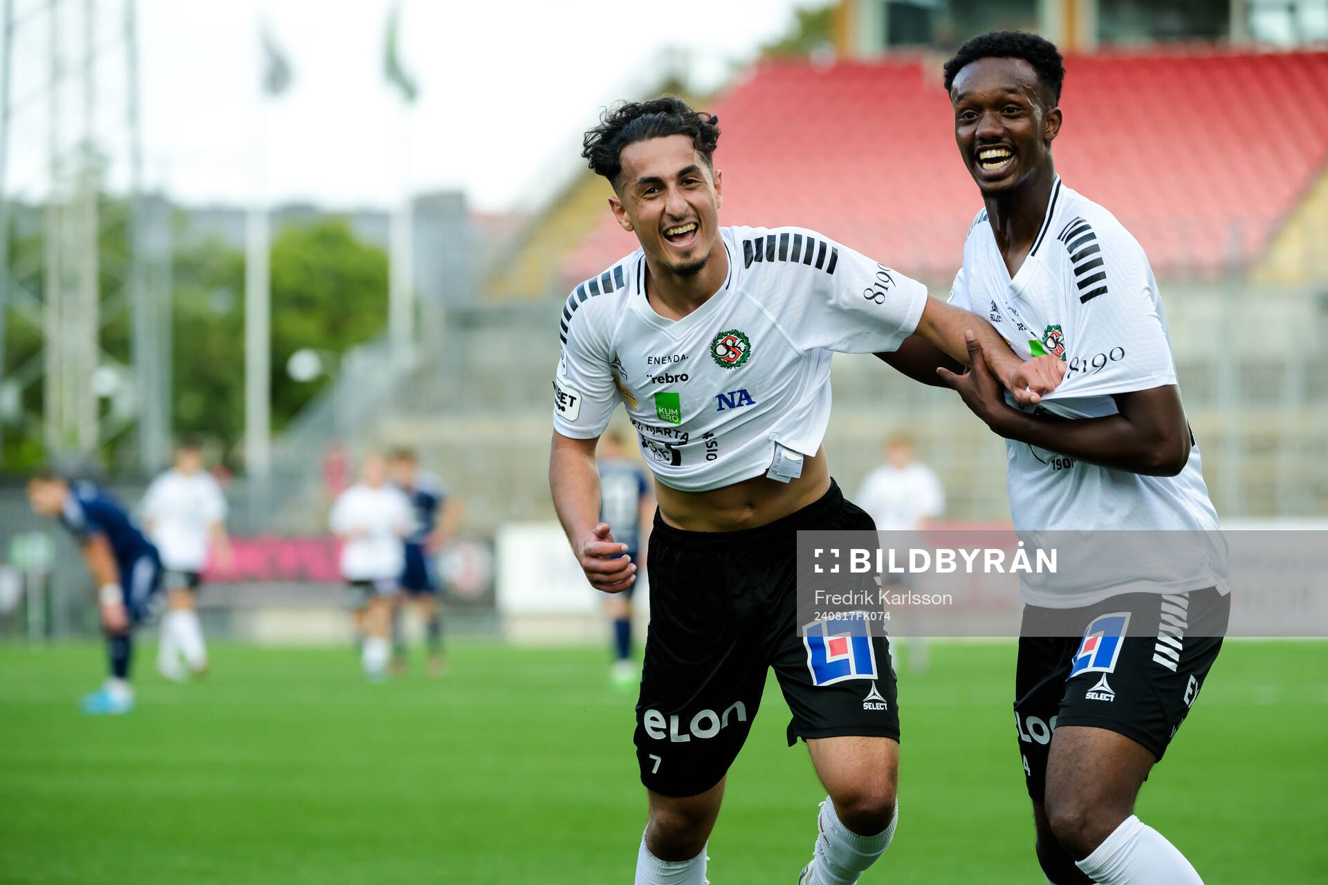 Örebros Elias Barsoum och Hamse Shagaxle jublar