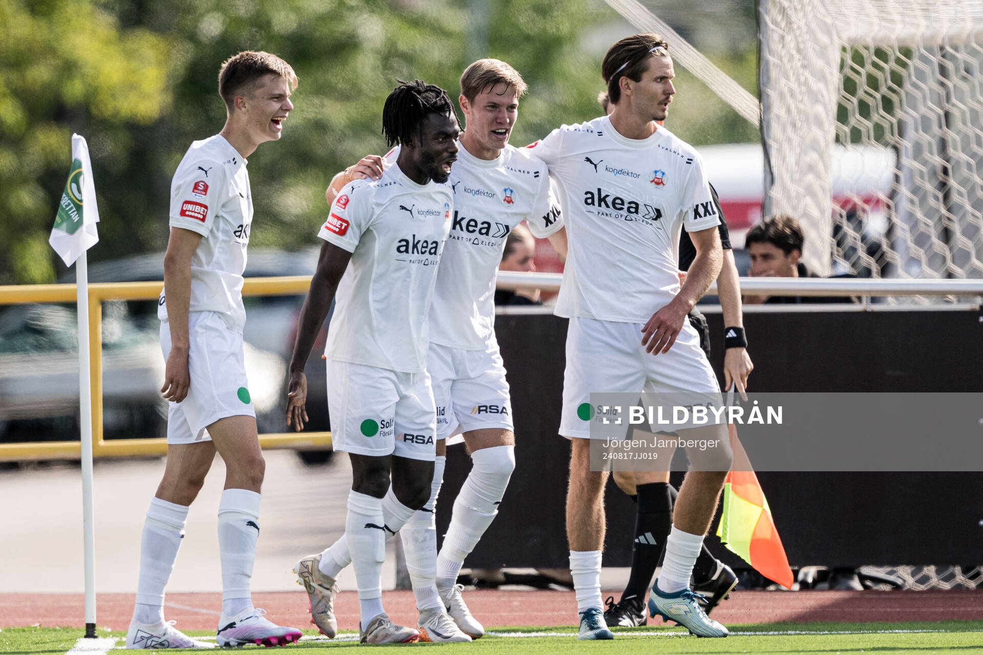 Helsingborgs Benjamin Acquah jublar med lagkamrater