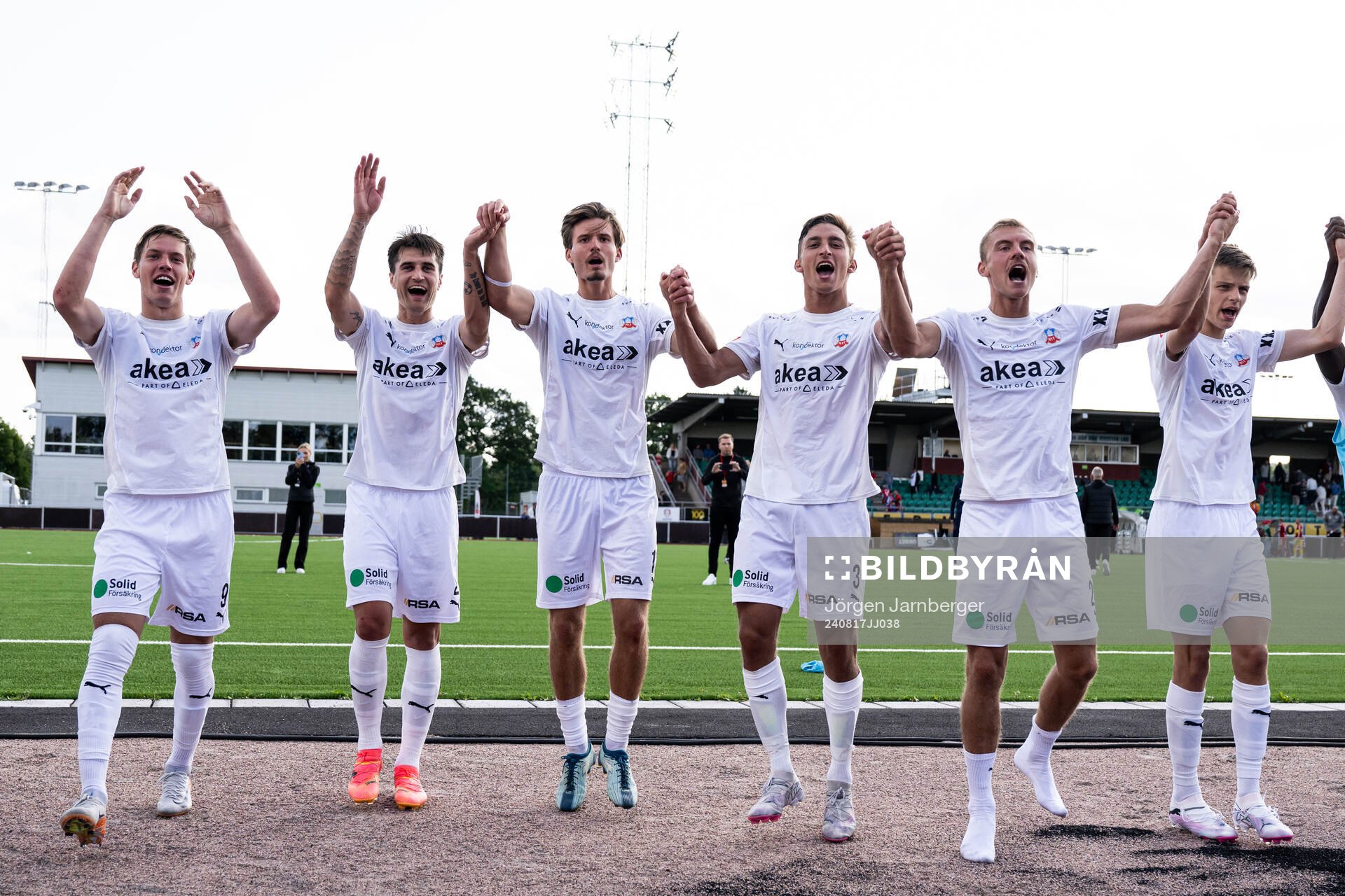 Helsingborgs spelare jublar efter fotbollsmatchen i Superettan mellan Skövde AIK och Helsingborg den 17 augusti 2024 i Skövde. 