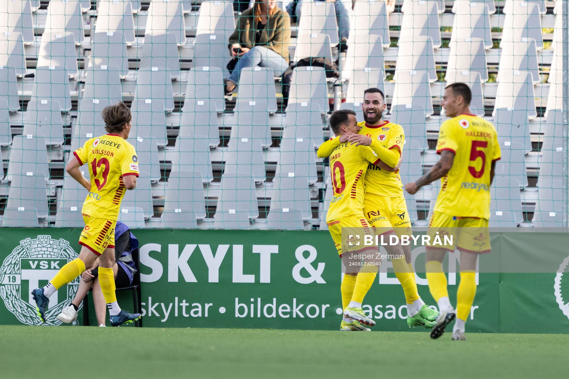 Kalmars Dino Islamovic jublar med Simon Skrabb