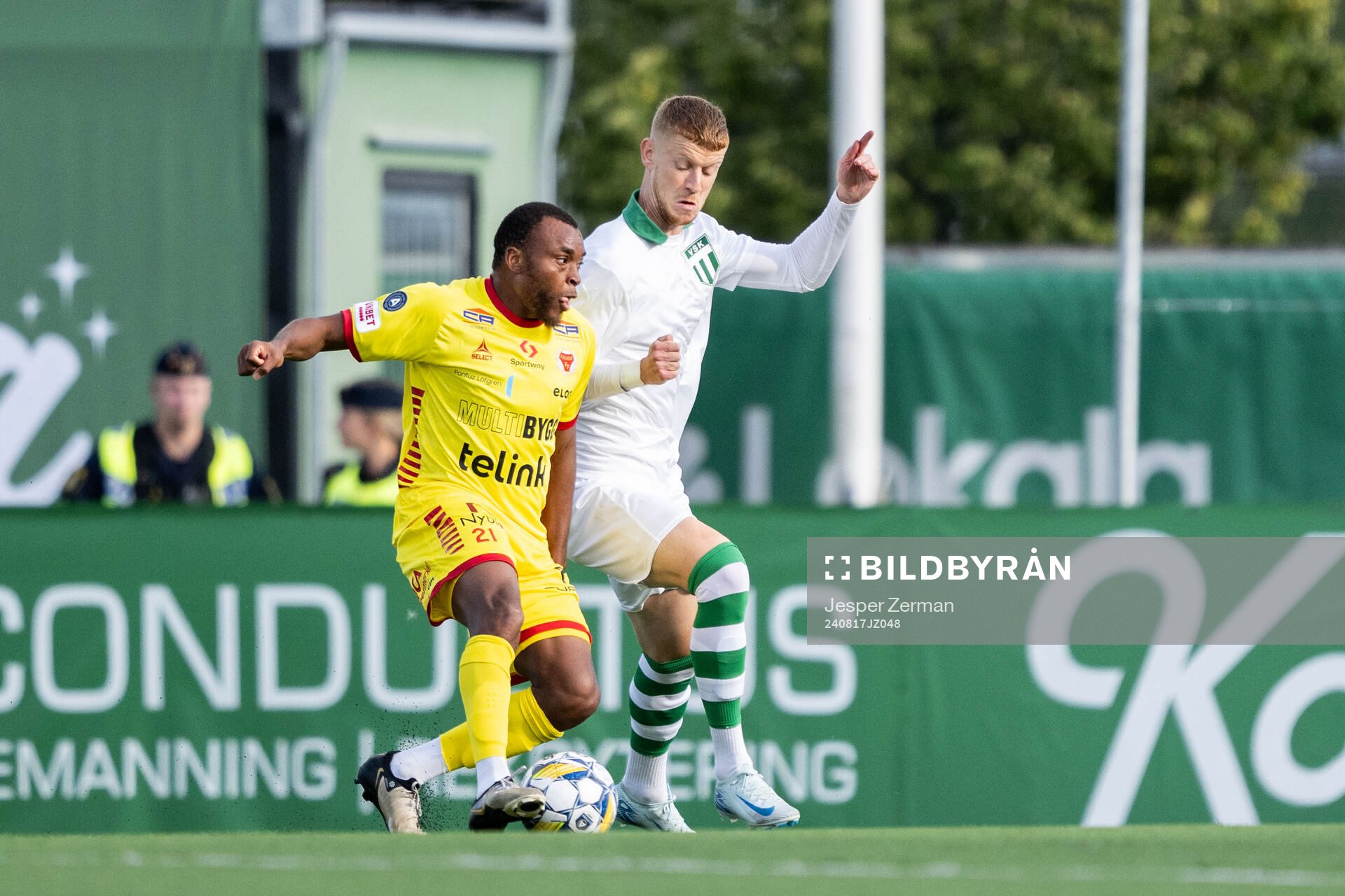 Kalmars Abdussalam Magashy och Västerås Daniel Ask