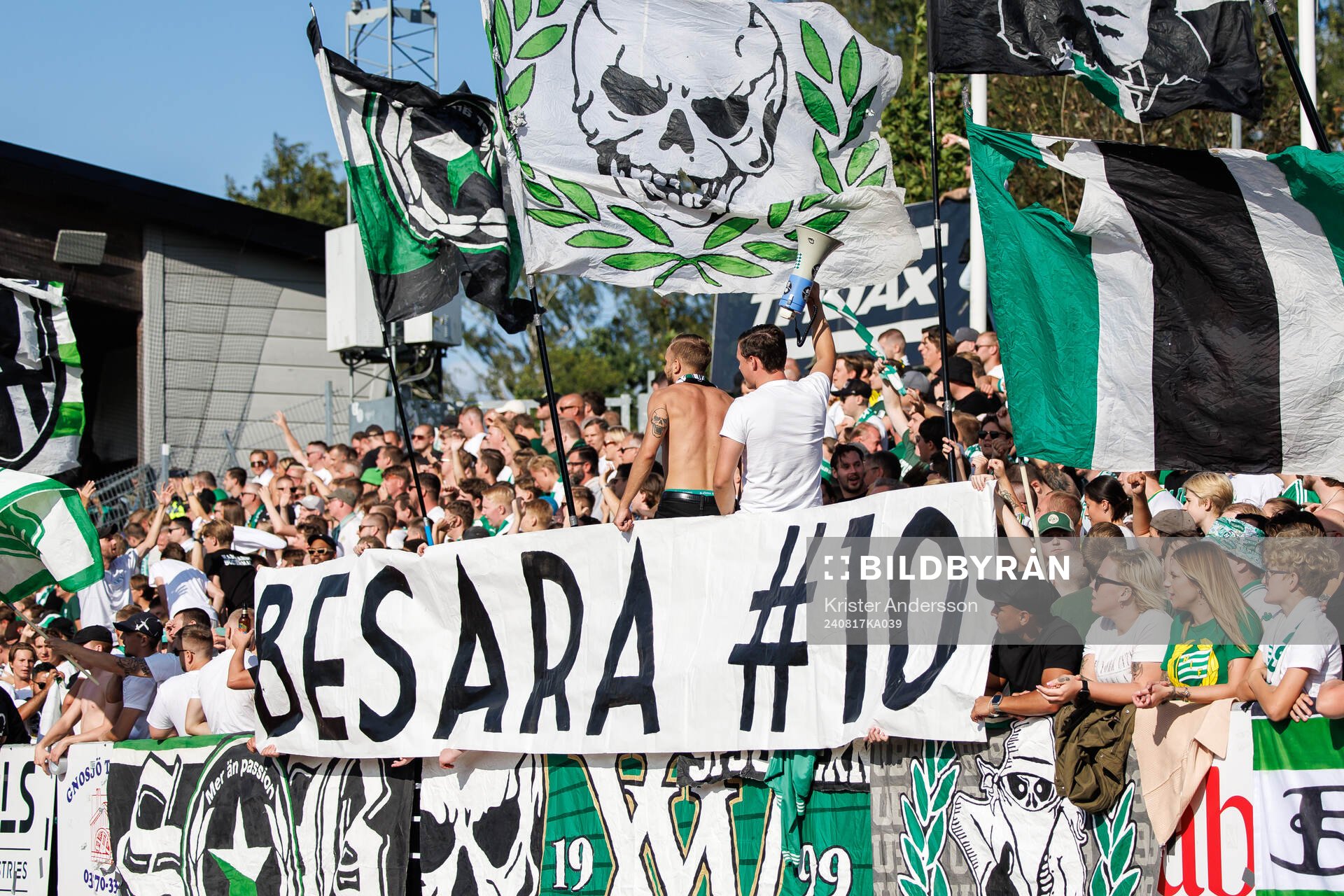 Hammarbys supportrar med banderoll