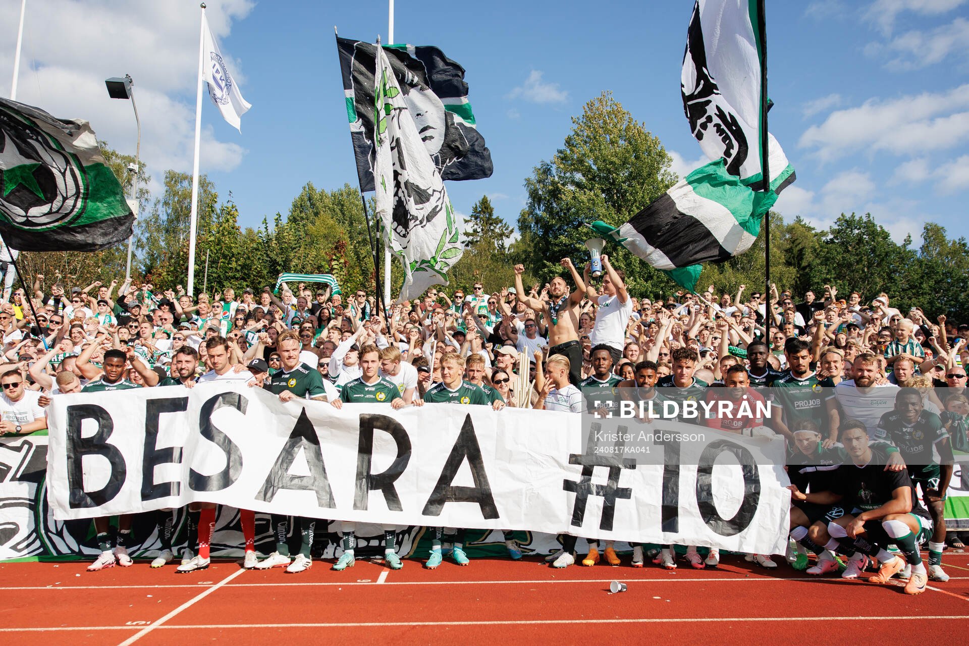 Hammarbys spelare med hyllning till Nahir Besara