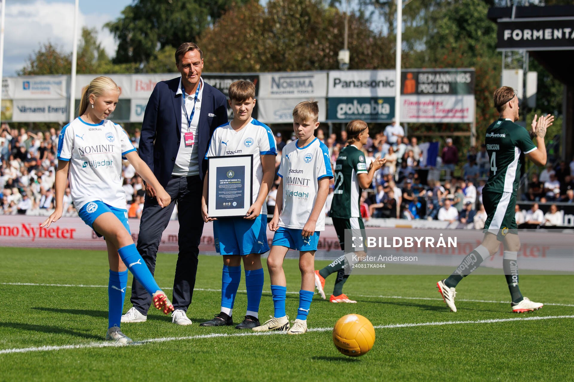Avspark med jubileumsbollen med Svante Samuelsson från SEF