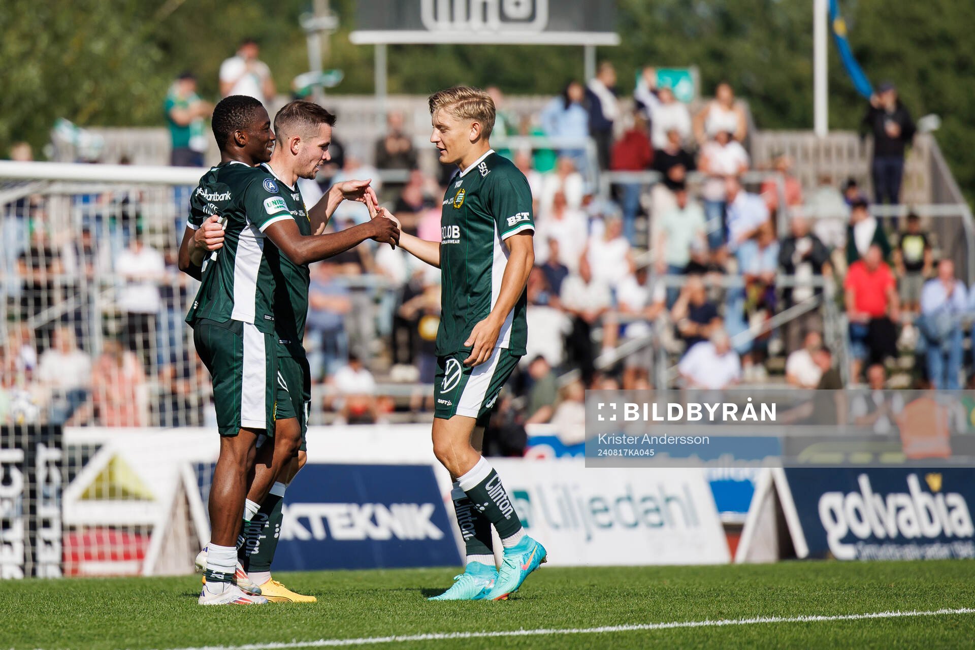 Hammarbys Oscar Johansson Schellhas jublar med laget