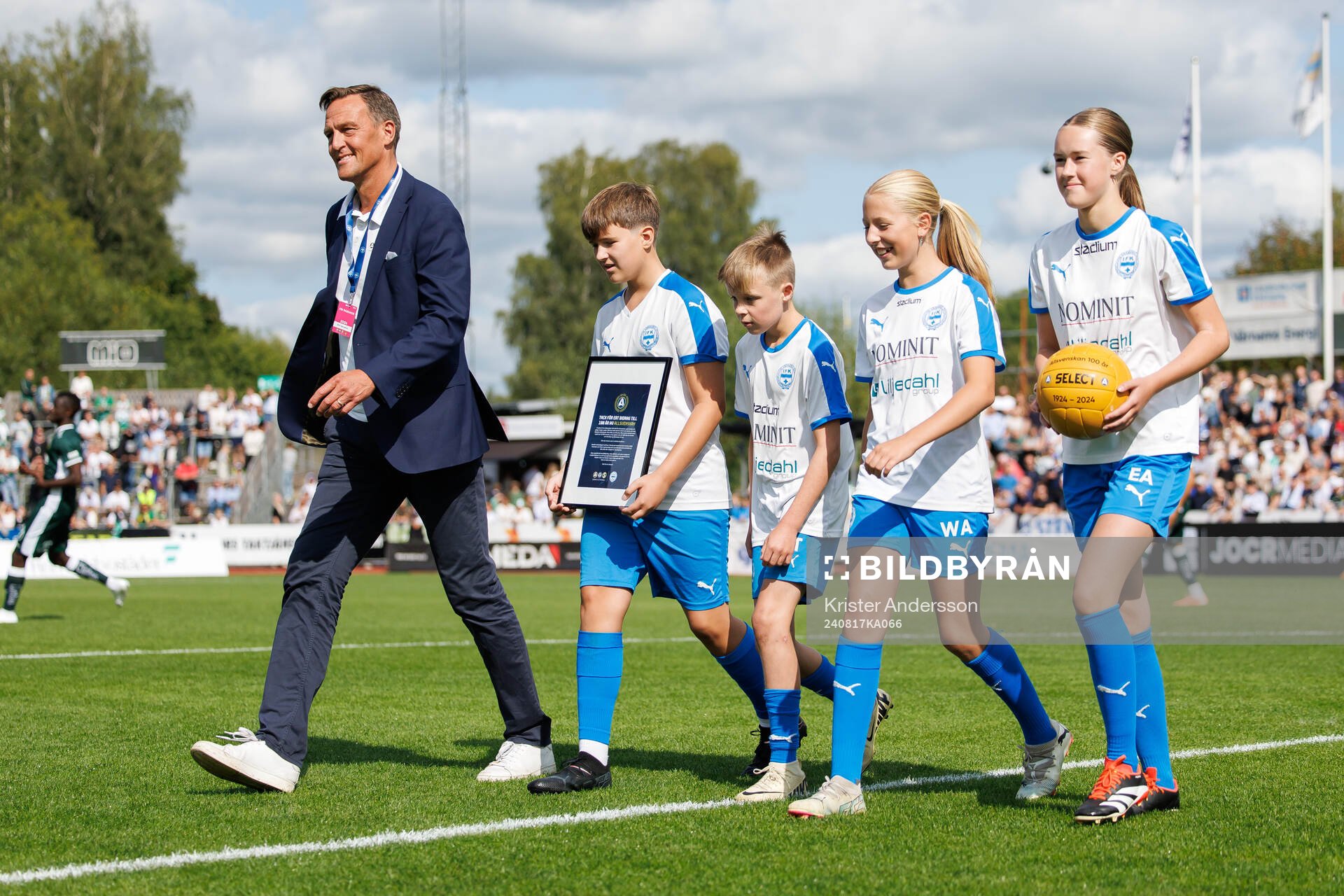Värnamo mottar en jubileumsboll från Svante