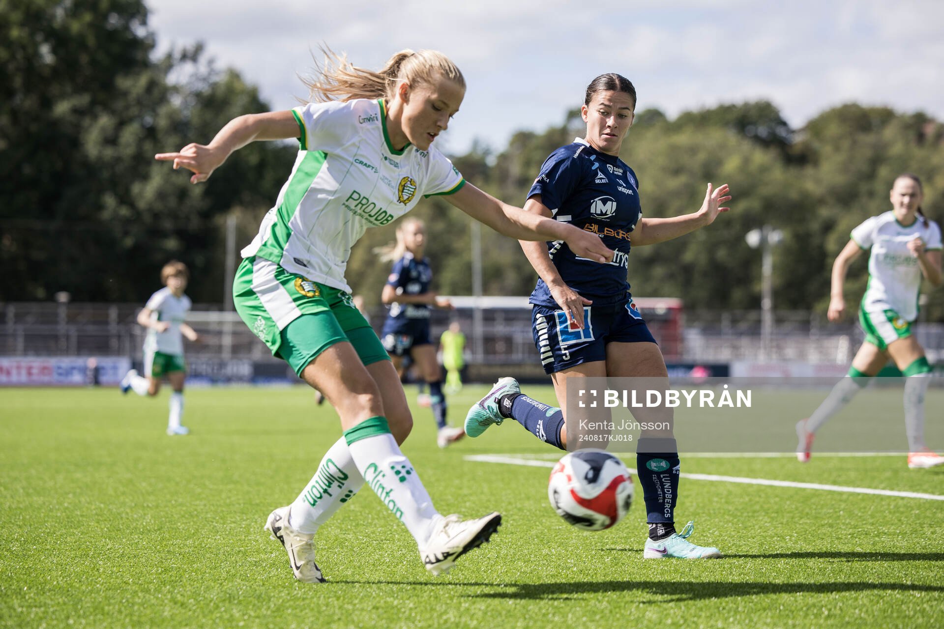 Hammarbys Smilla Holmberg och Linköpings Angela Beard