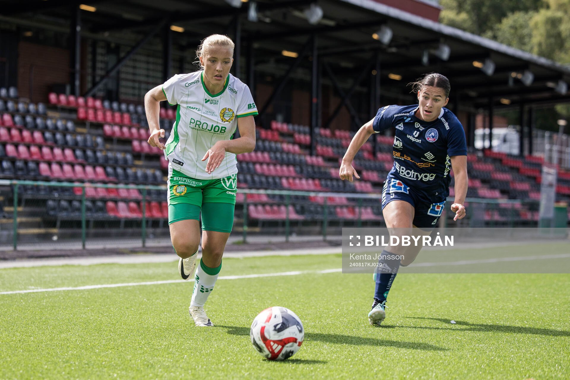 Hammarbys Smilla Holmberg och Linköpings Angela Beard